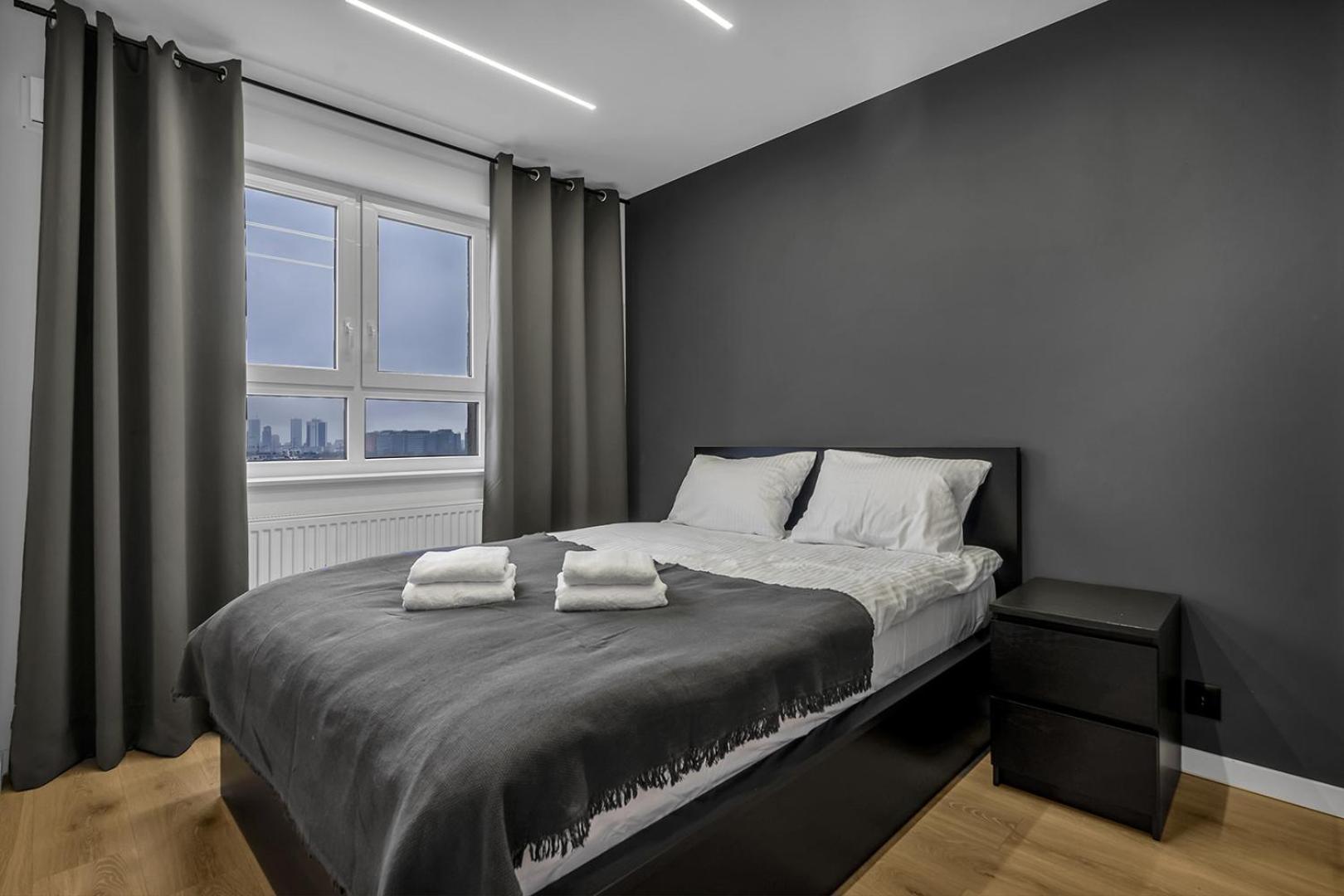 12th Floor Wola Modern Apartment Warschau