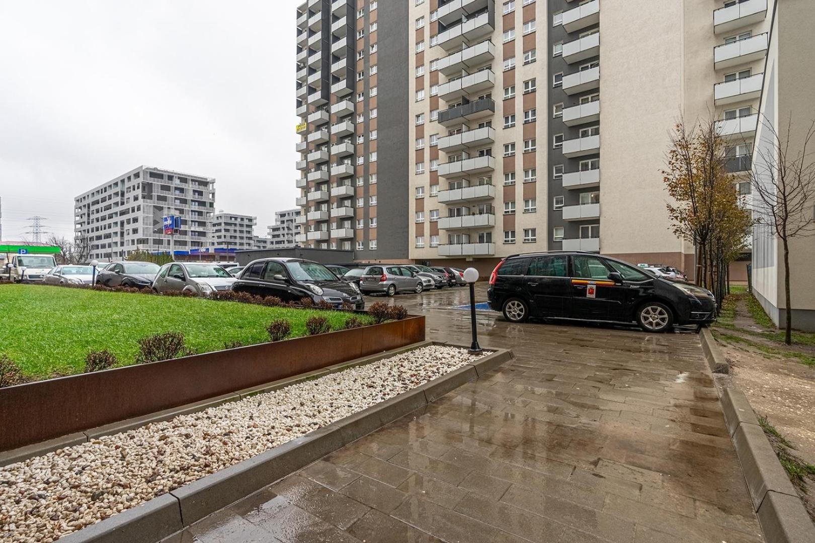 12th Floor Wola Modern Apartment Warschau