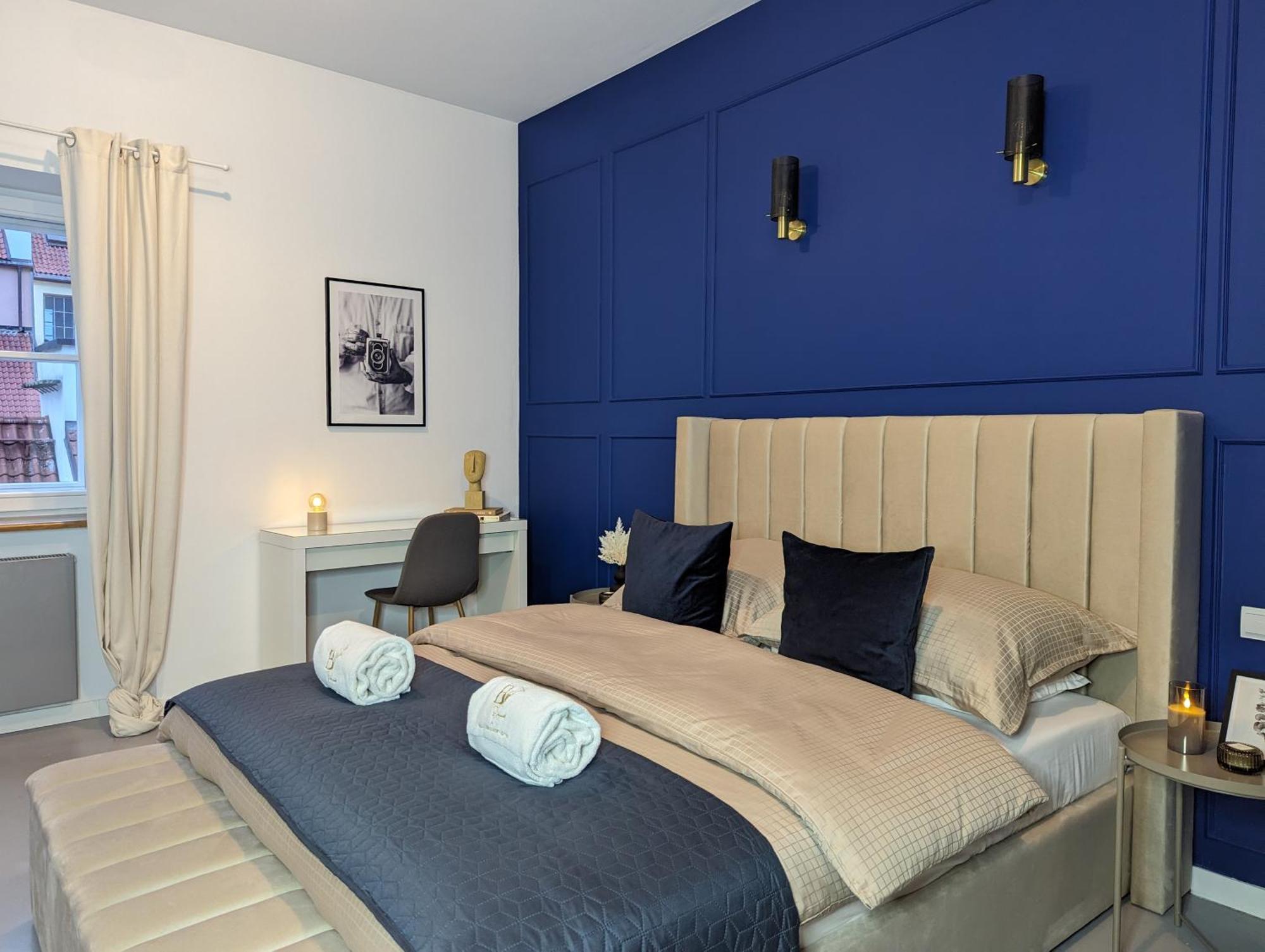 Bella Luna Luxury - Chic In Historic Square Apartment