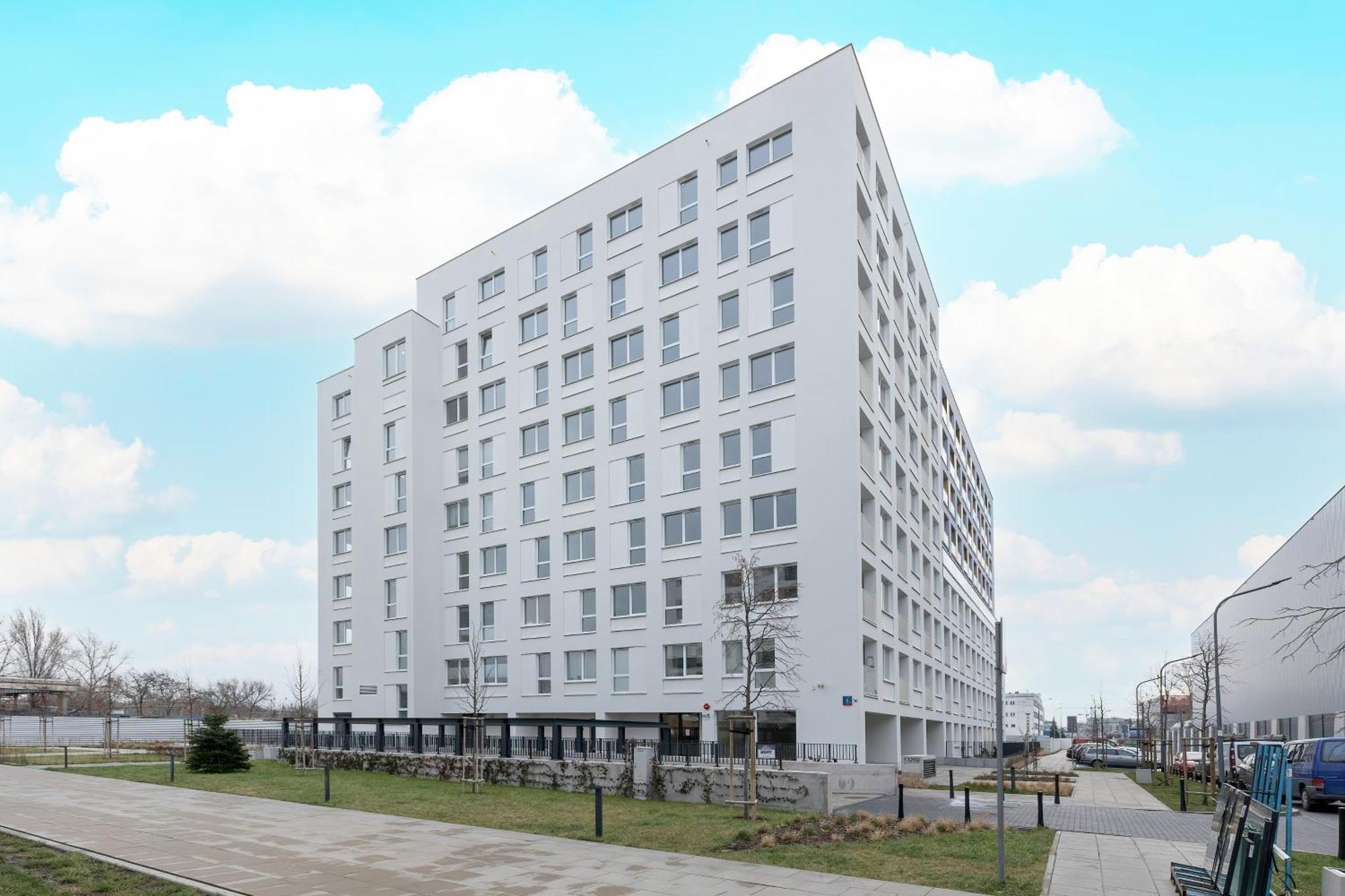 Kotsisa With Parking By Renters Apartment