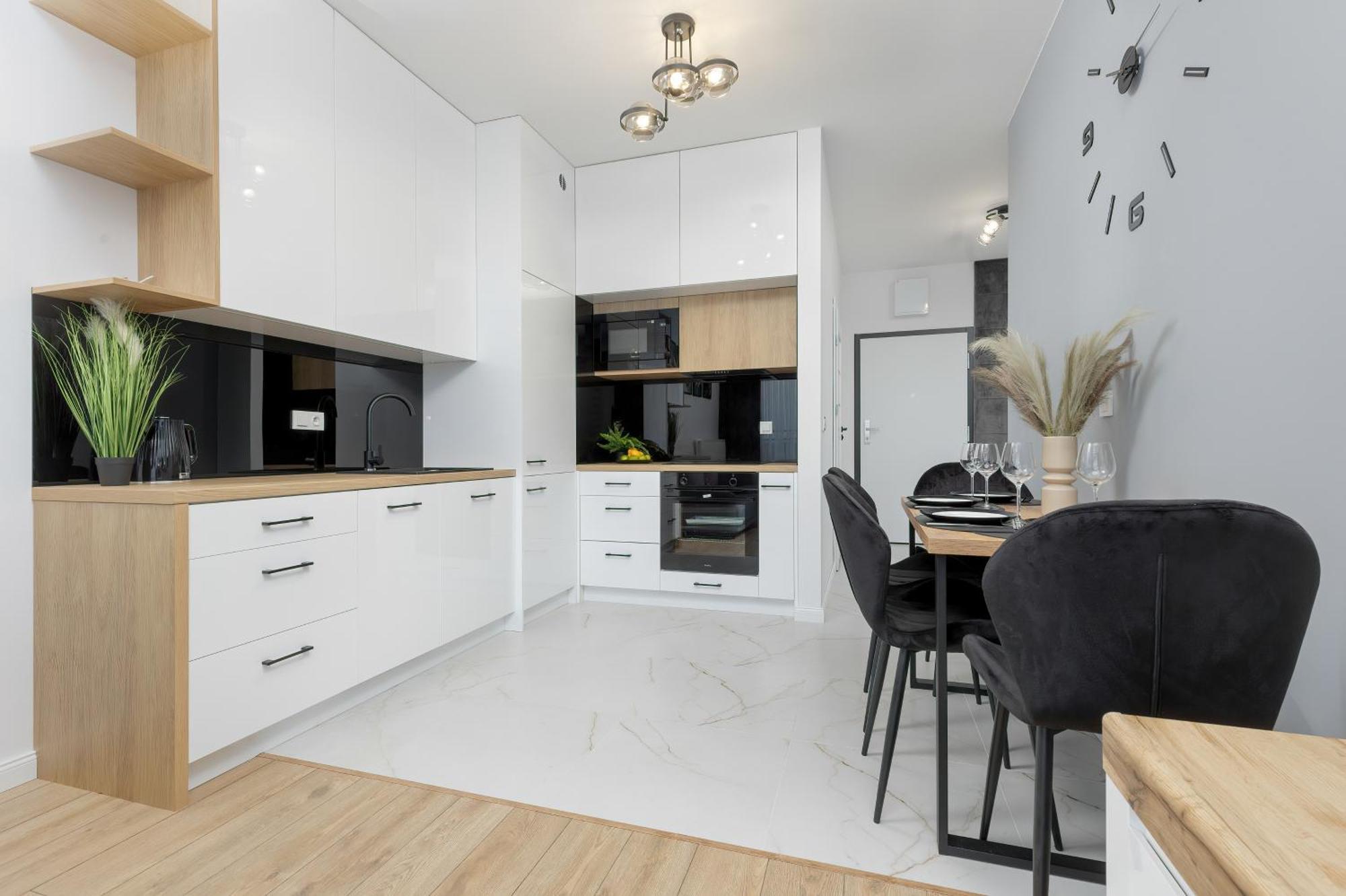 Apartment Kotsisa With Parking By Renters Warschau