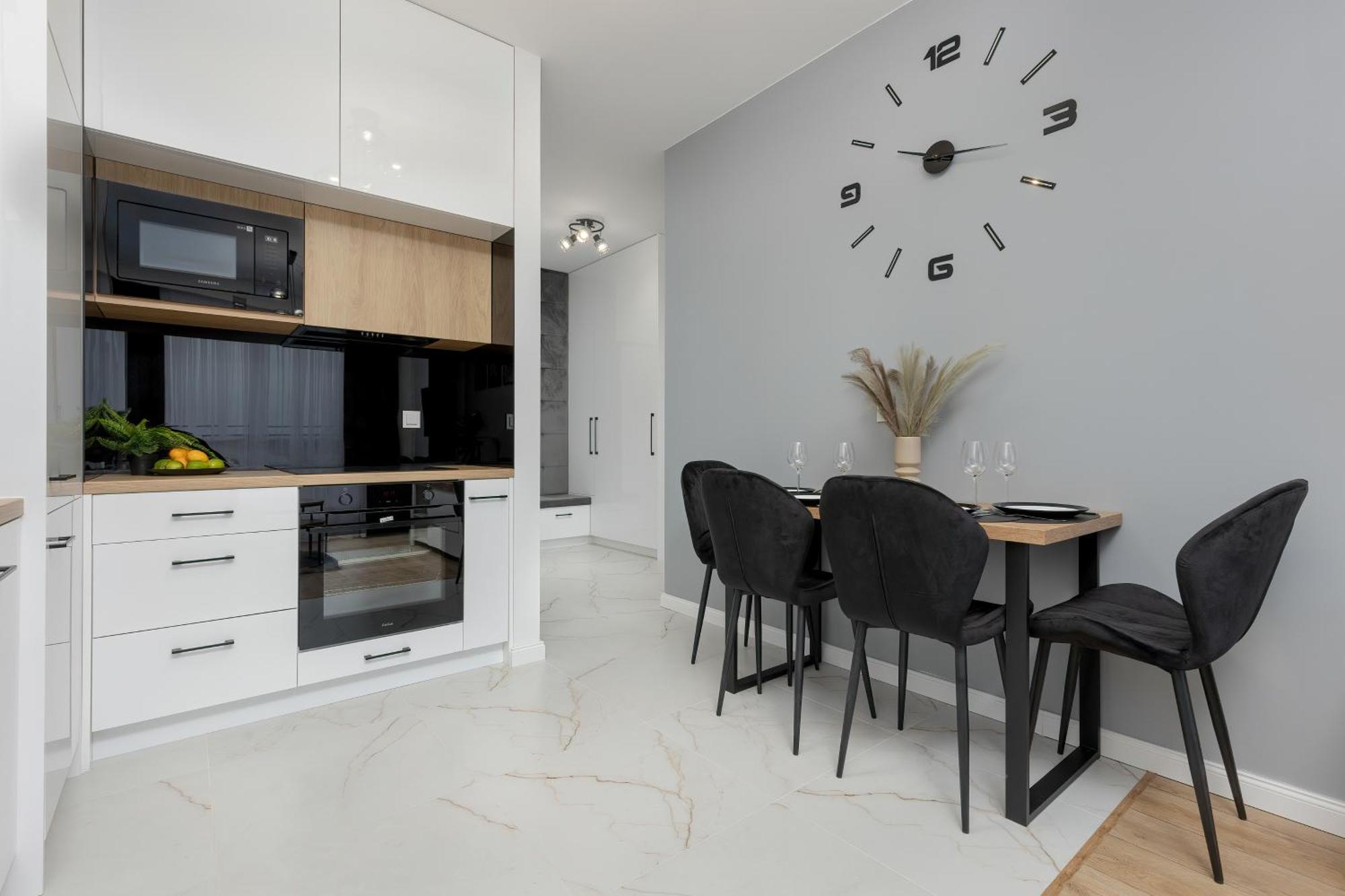 Apartment Kotsisa With Parking By Renters