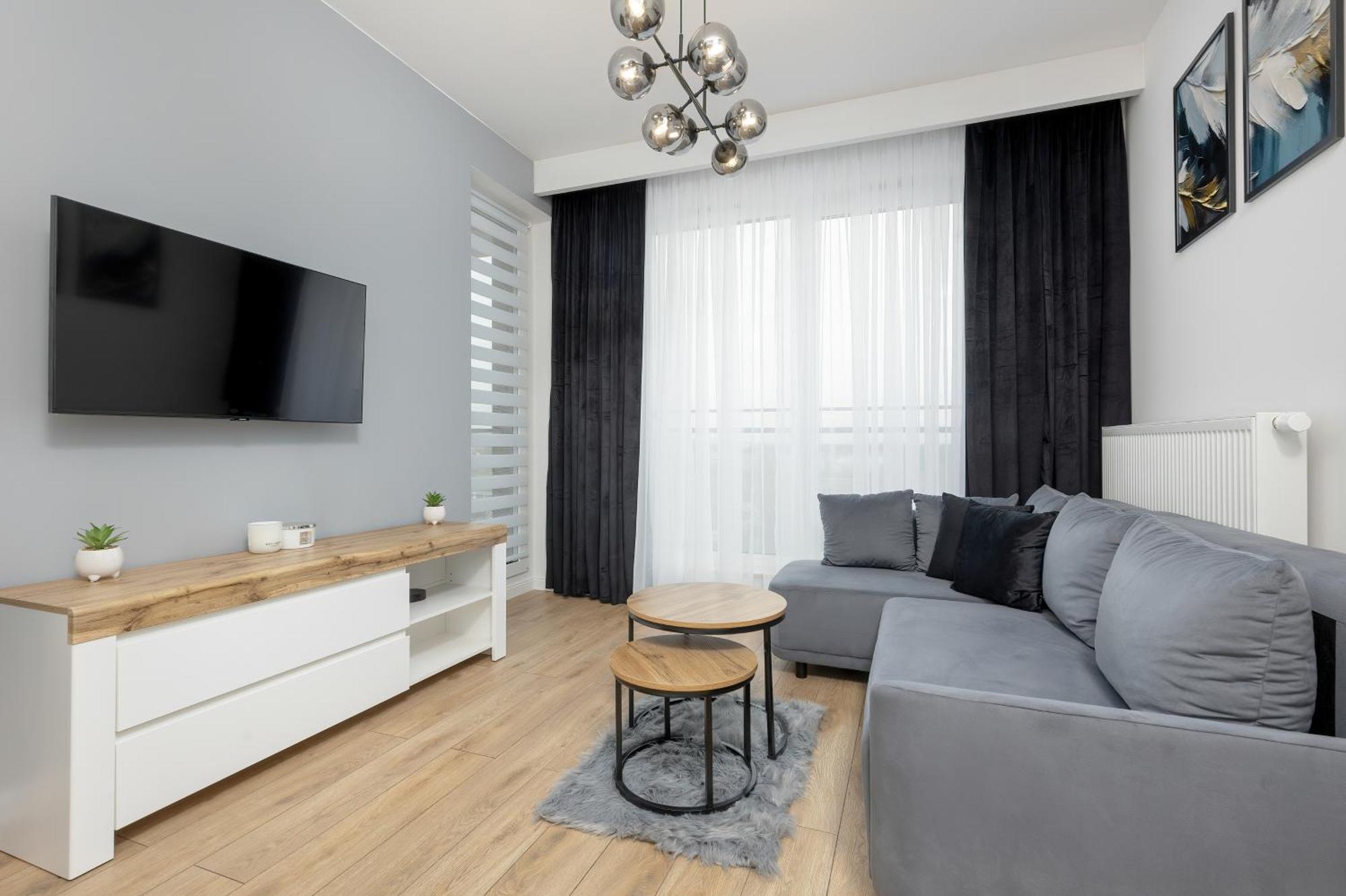 Kotsisa With Parking By Renters Apartment Warschau