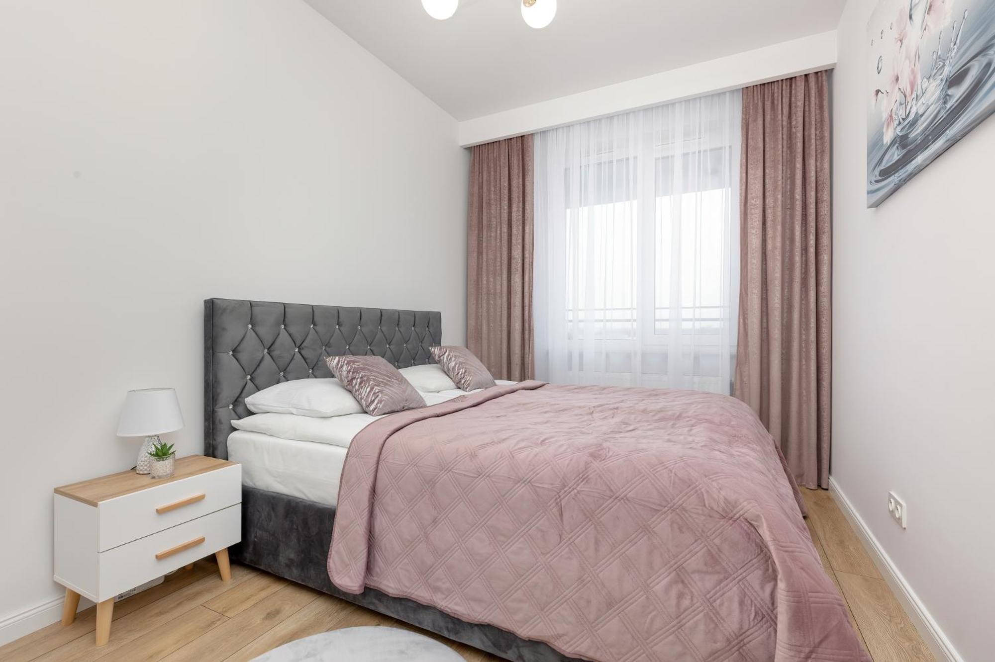 Kotsisa With Parking By Renters Apartment