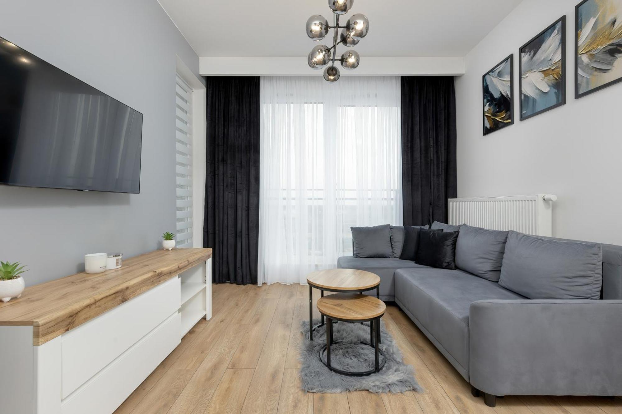 Kotsisa With Parking By Renters *