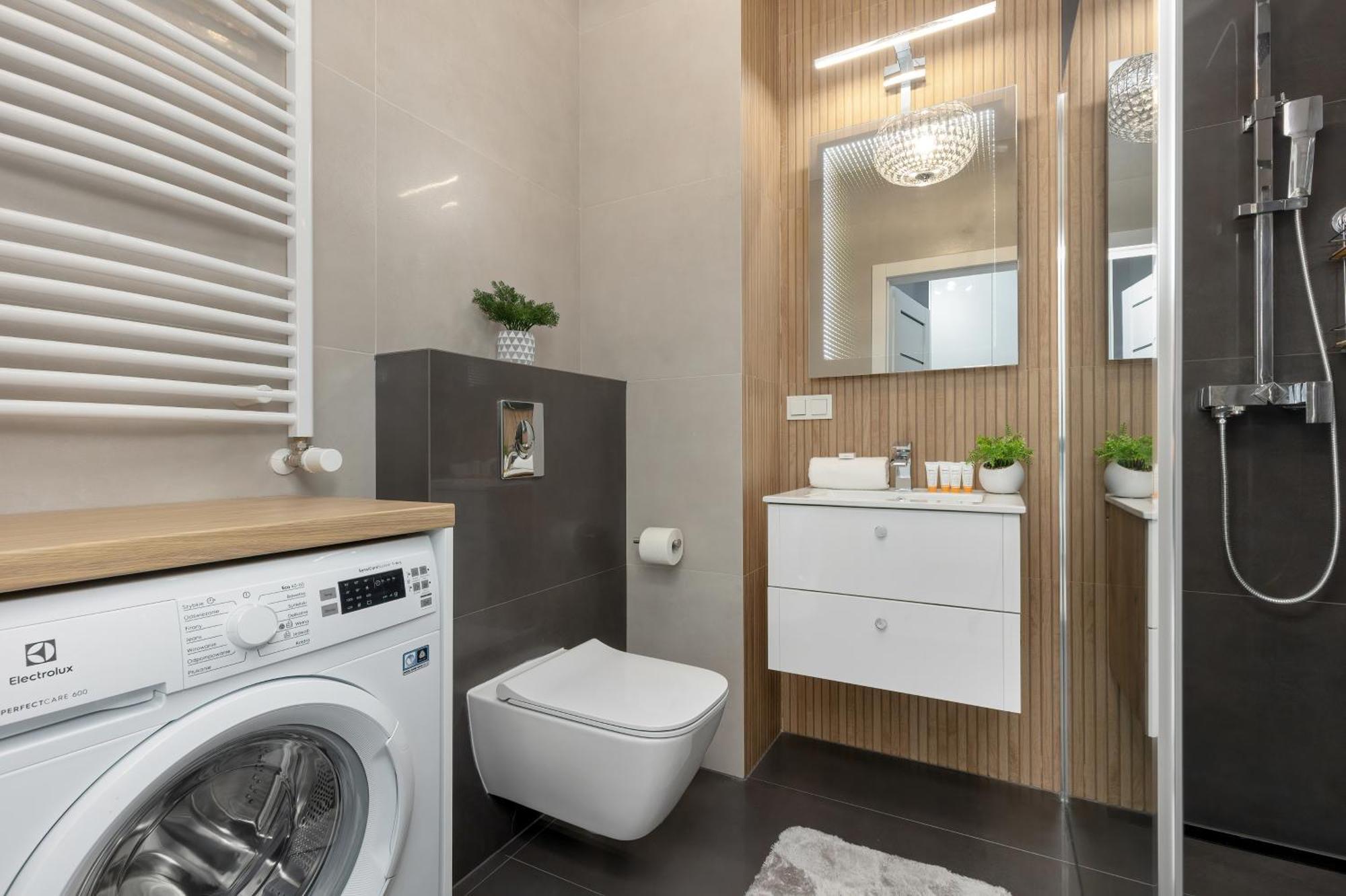 Apartment Kotsisa With Parking By Renters *