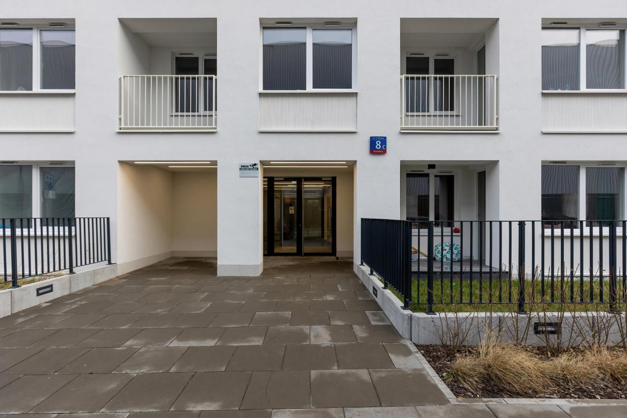 Kotsisa With Parking By Renters Apartment Warschau