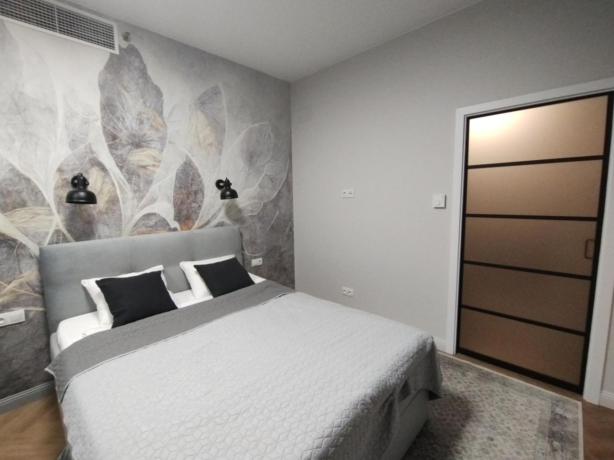 Wola Tower Deluxe Separate Bedroom With Free Garage - By Perfect Varsóvia
