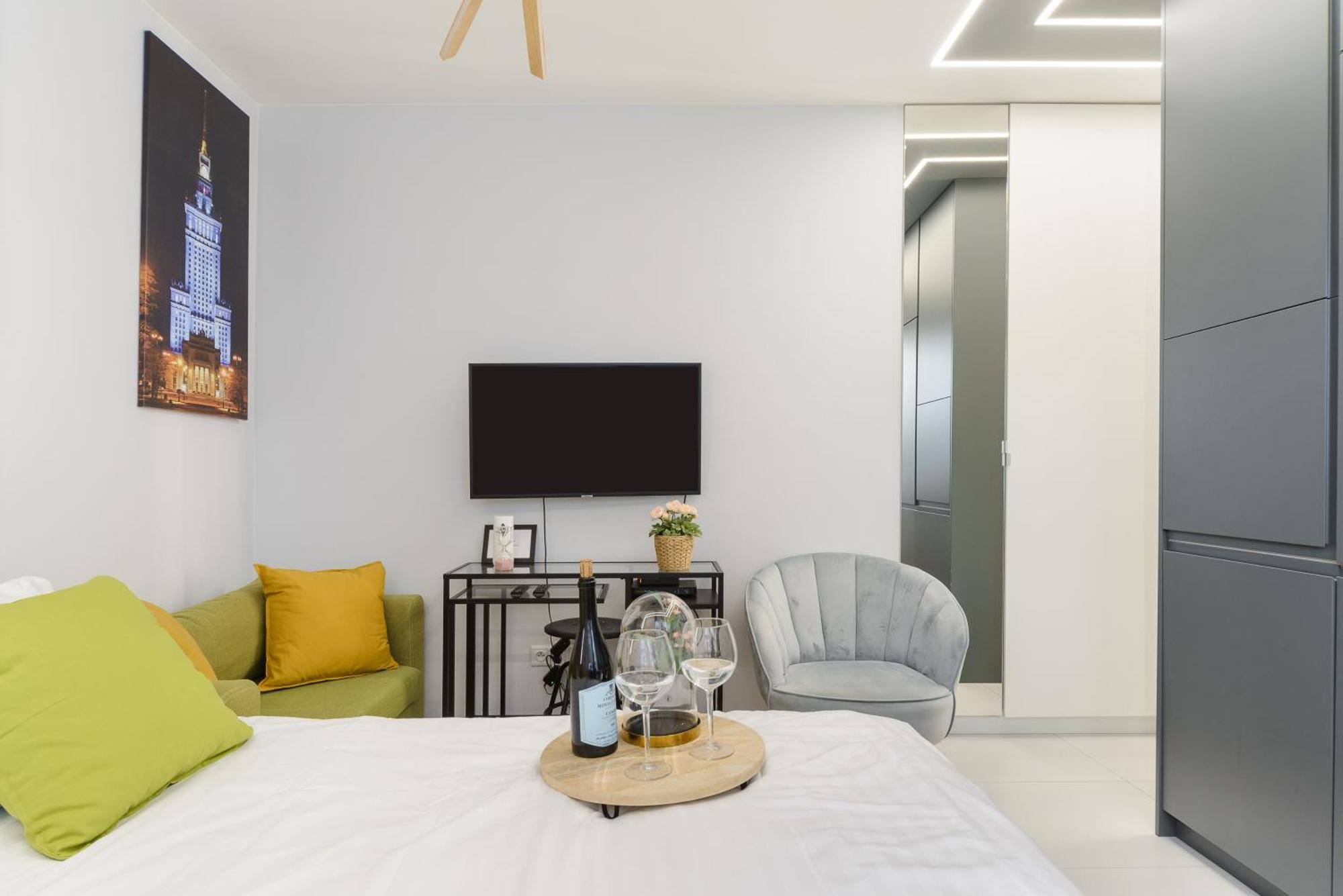 Lumina Modern Rondo Onz Apartment *