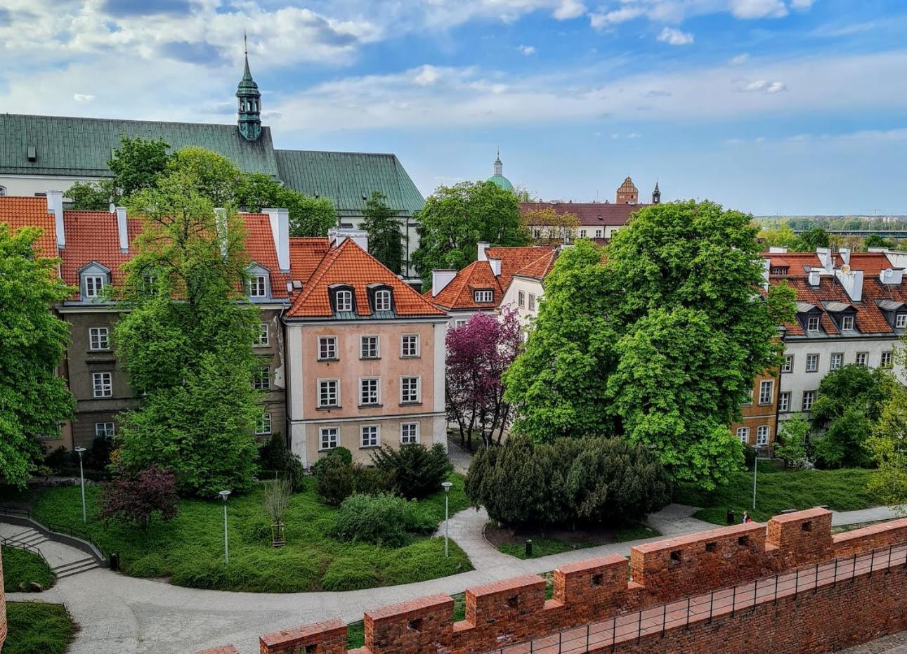 Atmospheric Next To Old Town Square By Renters