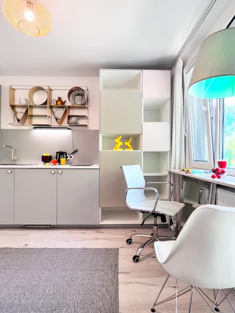 Cozy At Park Near City-center +netflix +wifi Apartamento Varsóvia