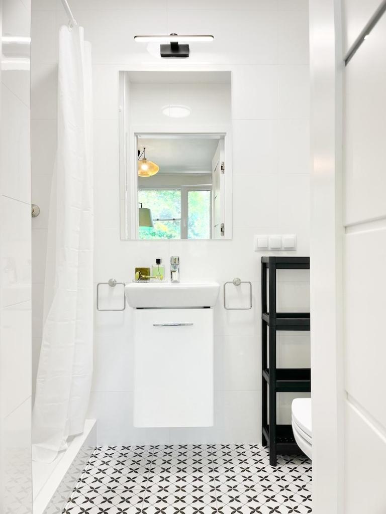 Cozy At Park Near City-center +netflix +wifi Apartamento *