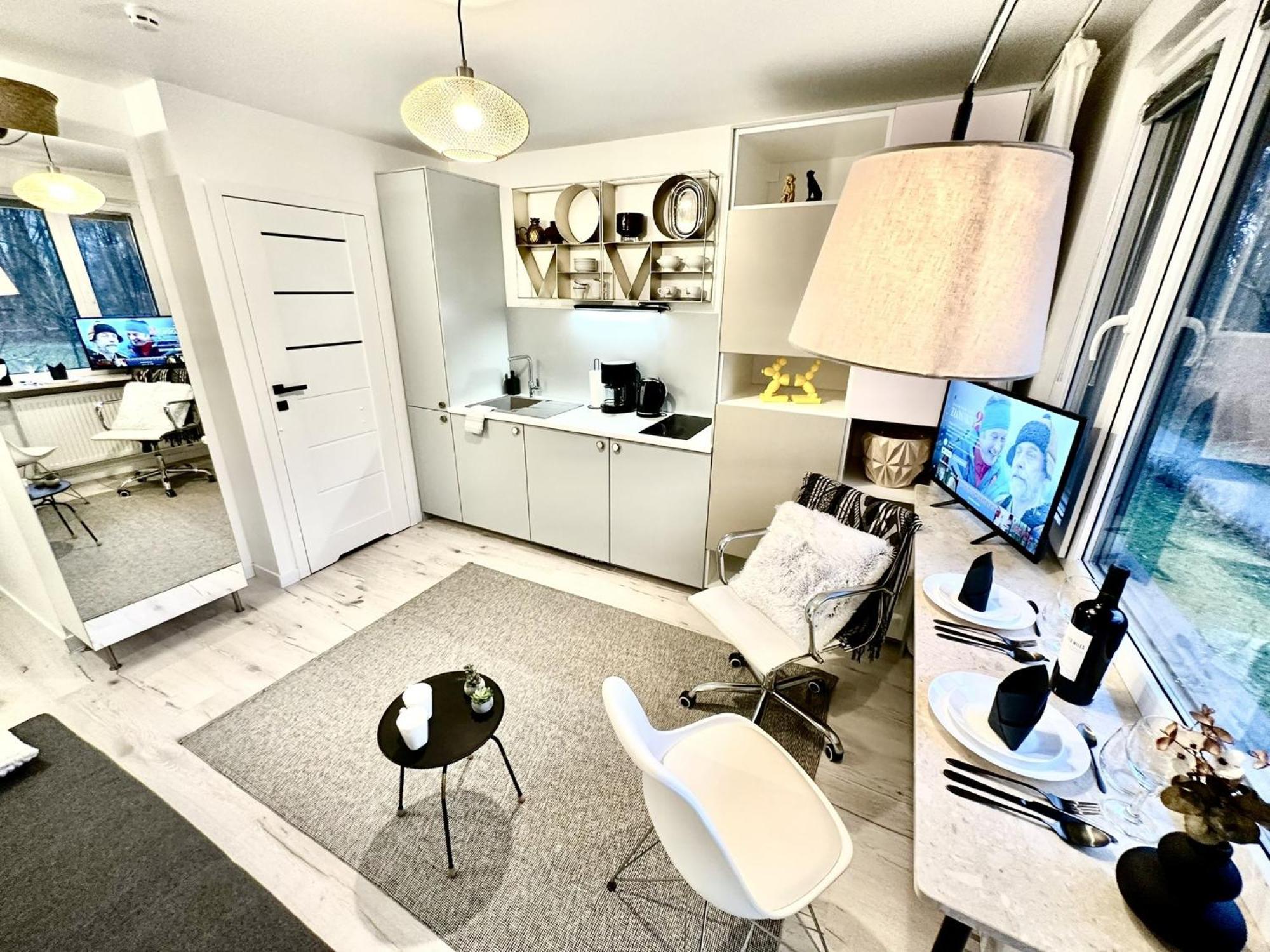 Cozy At Park Near City-center +netflix +wifi Apartment Warsaw