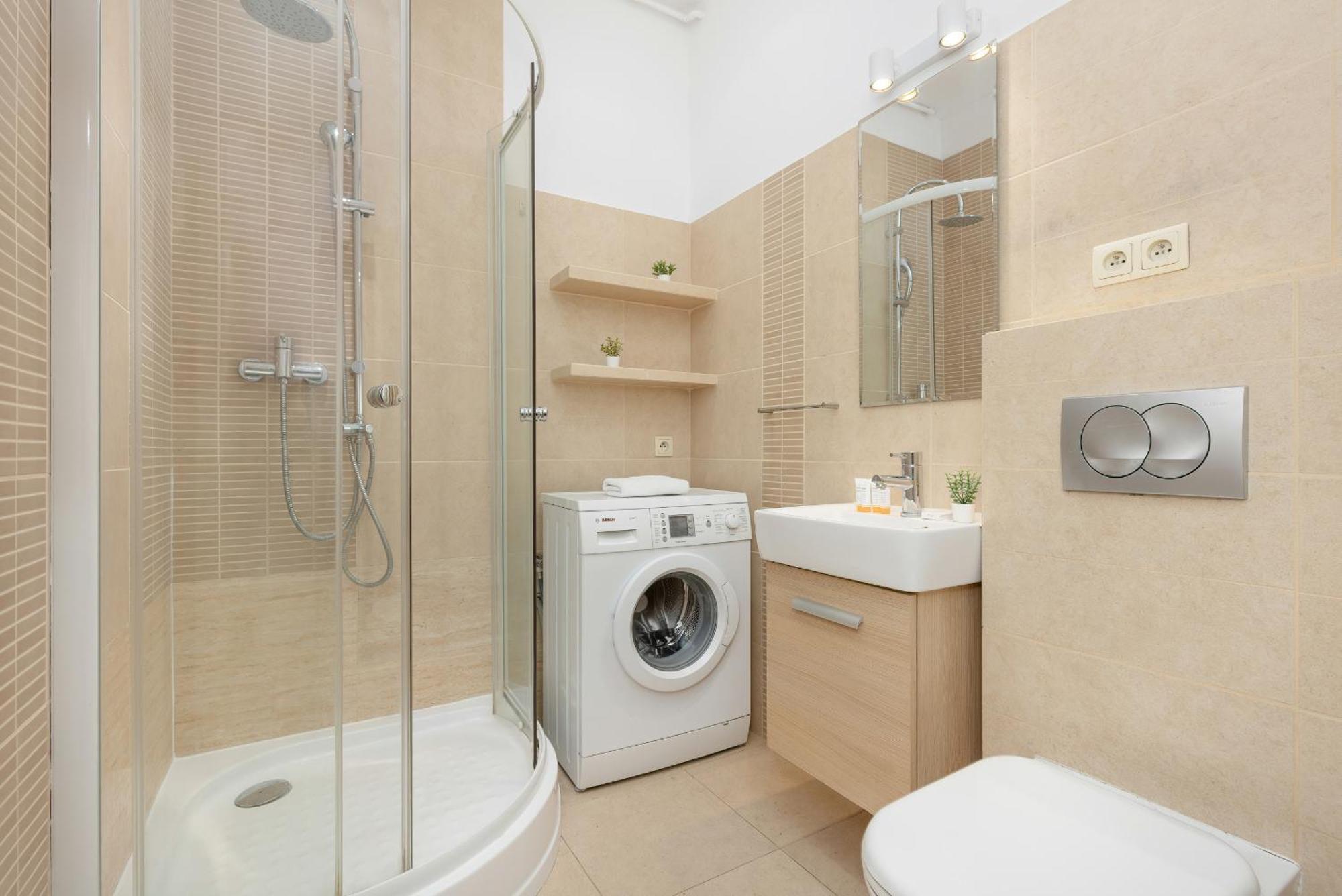 In The Center Of With Balcony And Separate Kitchen By Renters *