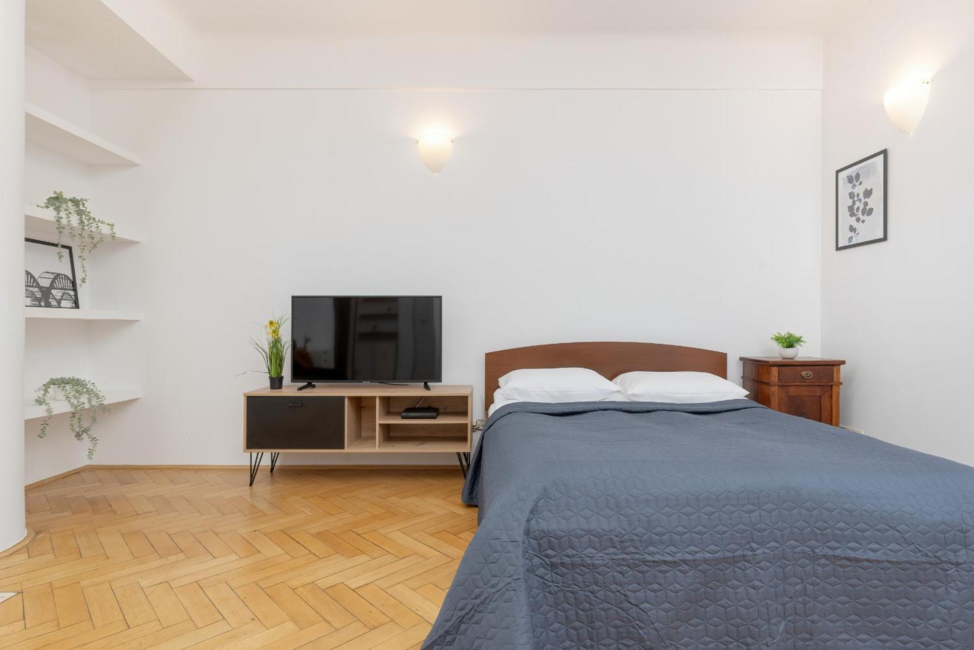 Apartamento In The Center Of With Balcony And Separate Kitchen By Renters *