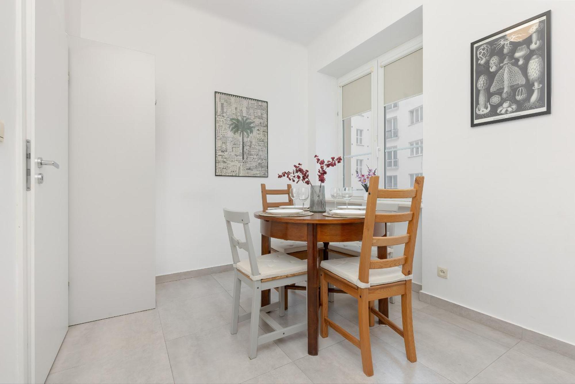 Apartamento In The Center Of With Balcony And Separate Kitchen By Renters Varsóvia