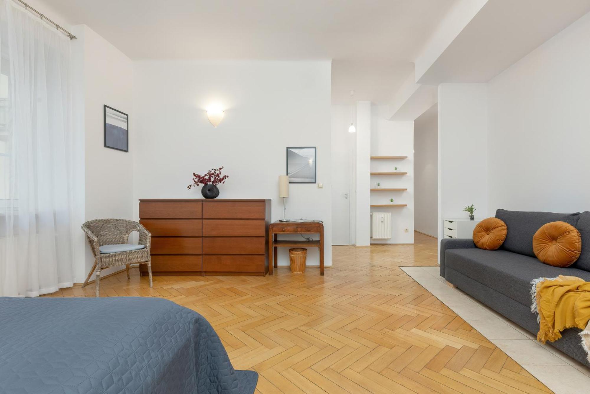 In The Center Of With Balcony And Separate Kitchen By Renters Apartamento *