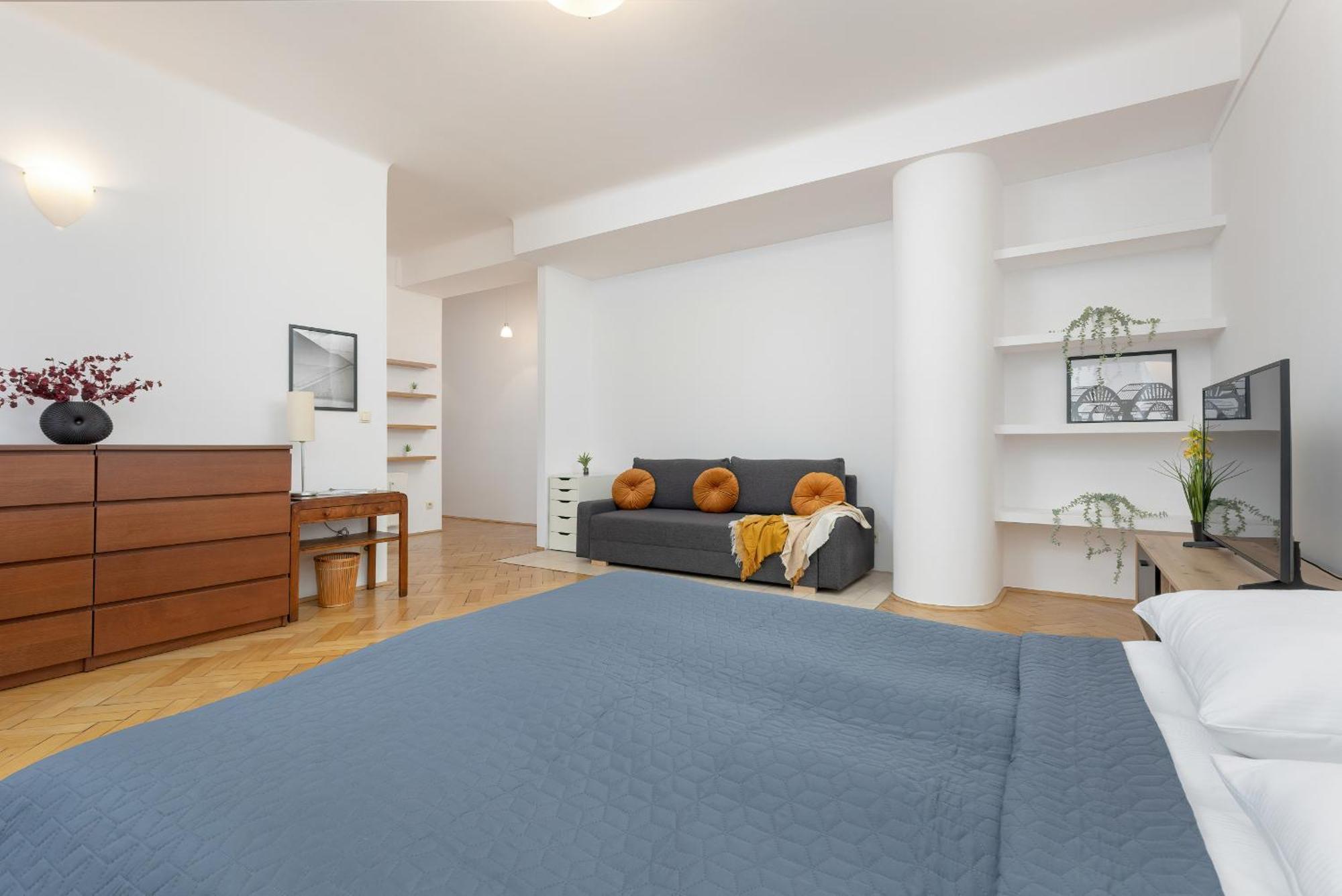 Apartamento In The Center Of With Balcony And Separate Kitchen By Renters