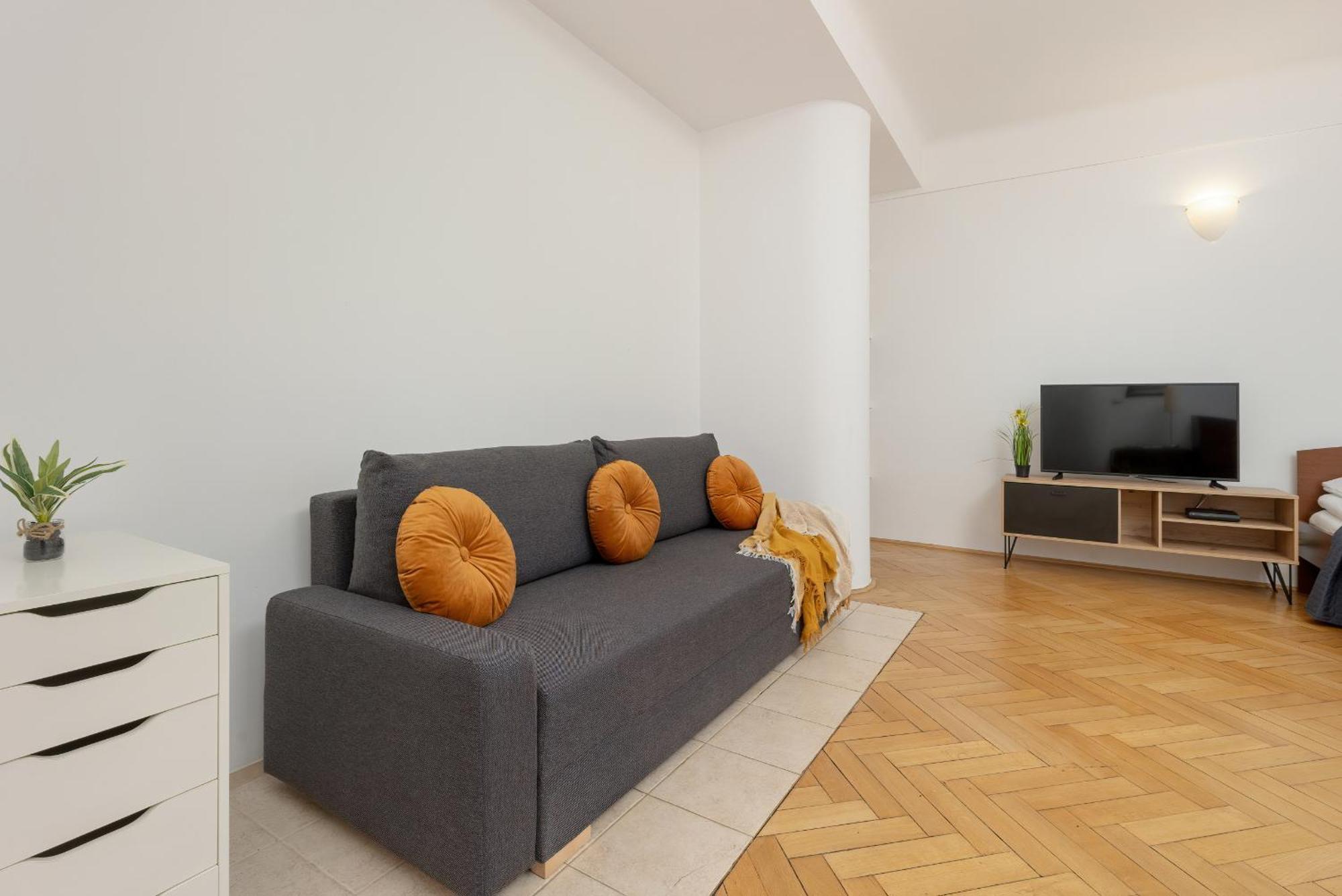 Apartamento In The Center Of With Balcony And Separate Kitchen By Renters Varsóvia