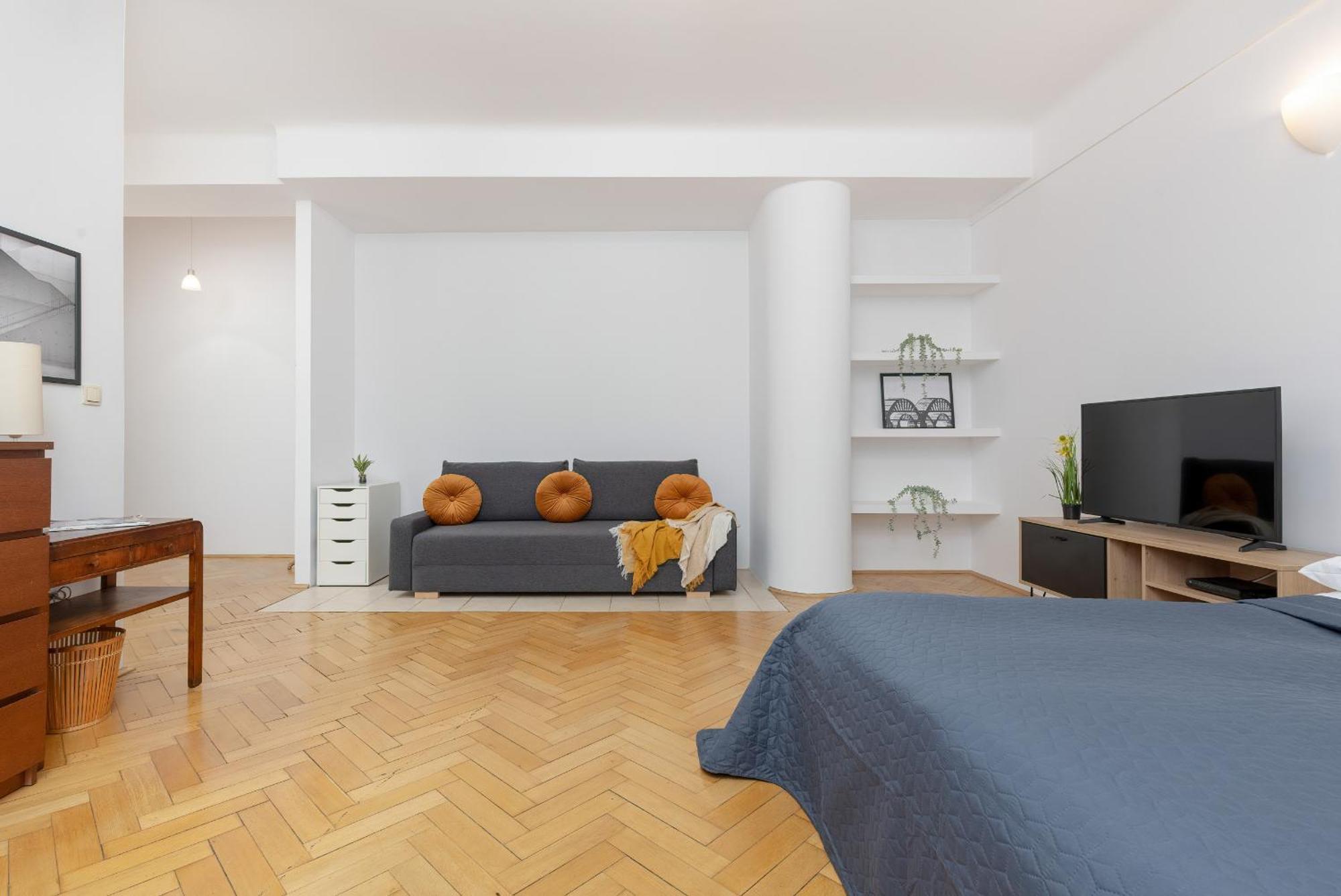 In The Center Of With Balcony And Separate Kitchen By Renters Apartamento *