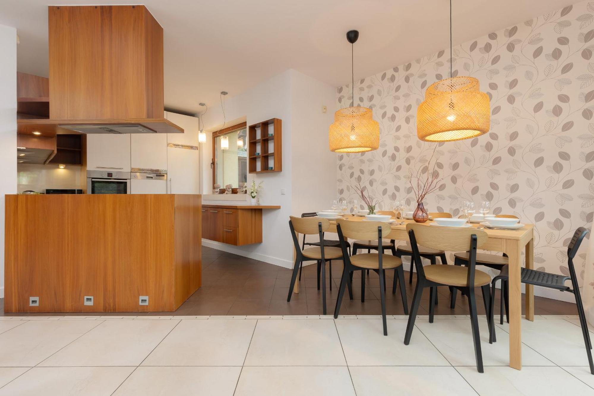 Spacious Two-story 4-bedroom House With Parking And Garden In By Renters Holiday home Warsaw