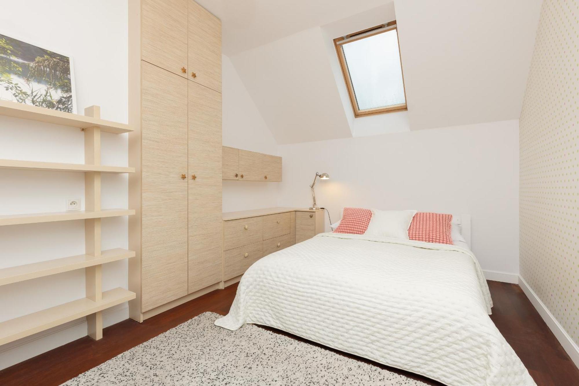 Spacious Two-story 4-bedroom House With Parking And Garden In By Renters Warsaw