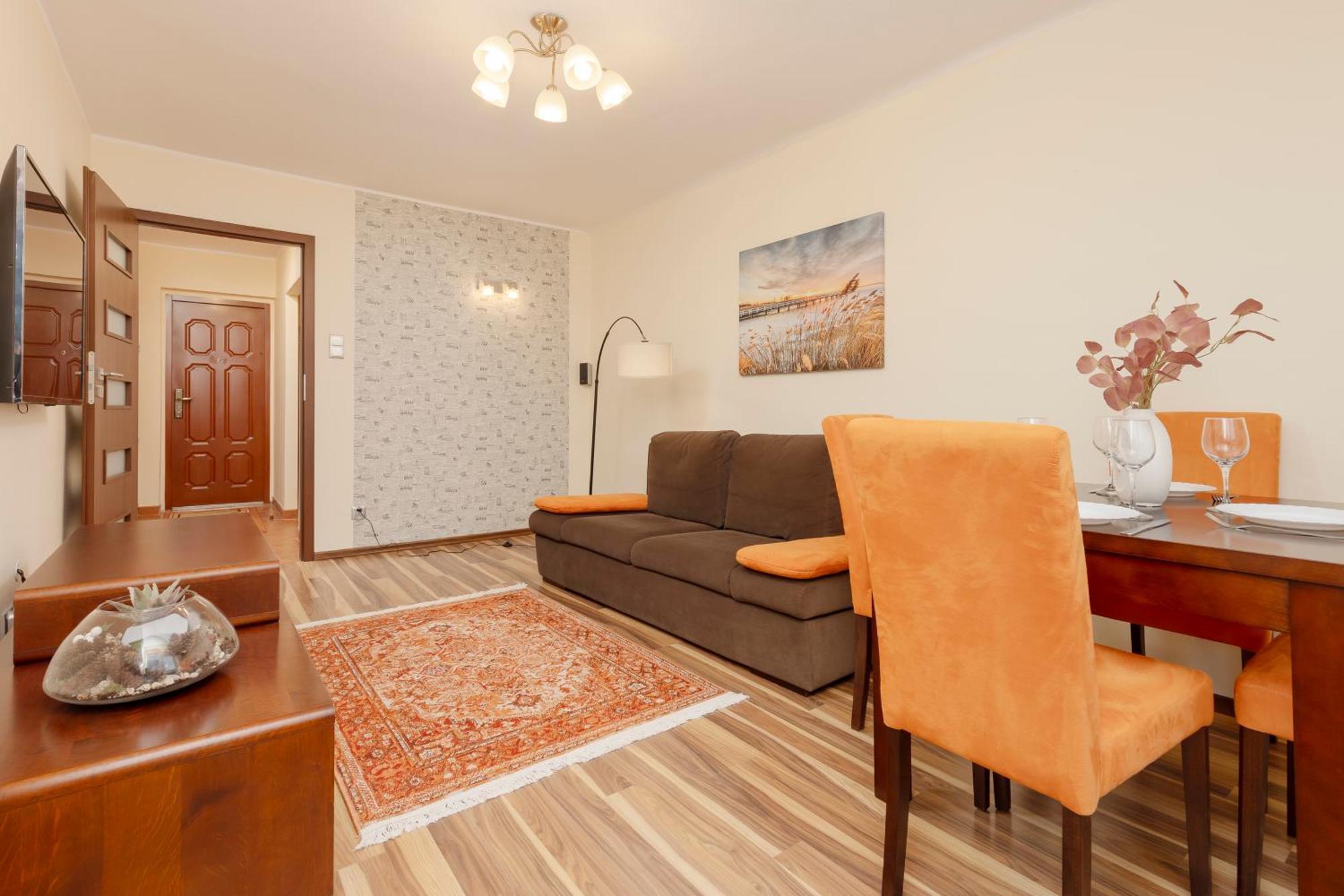 Apartment Bright & Cozy In The City Center By Renters *