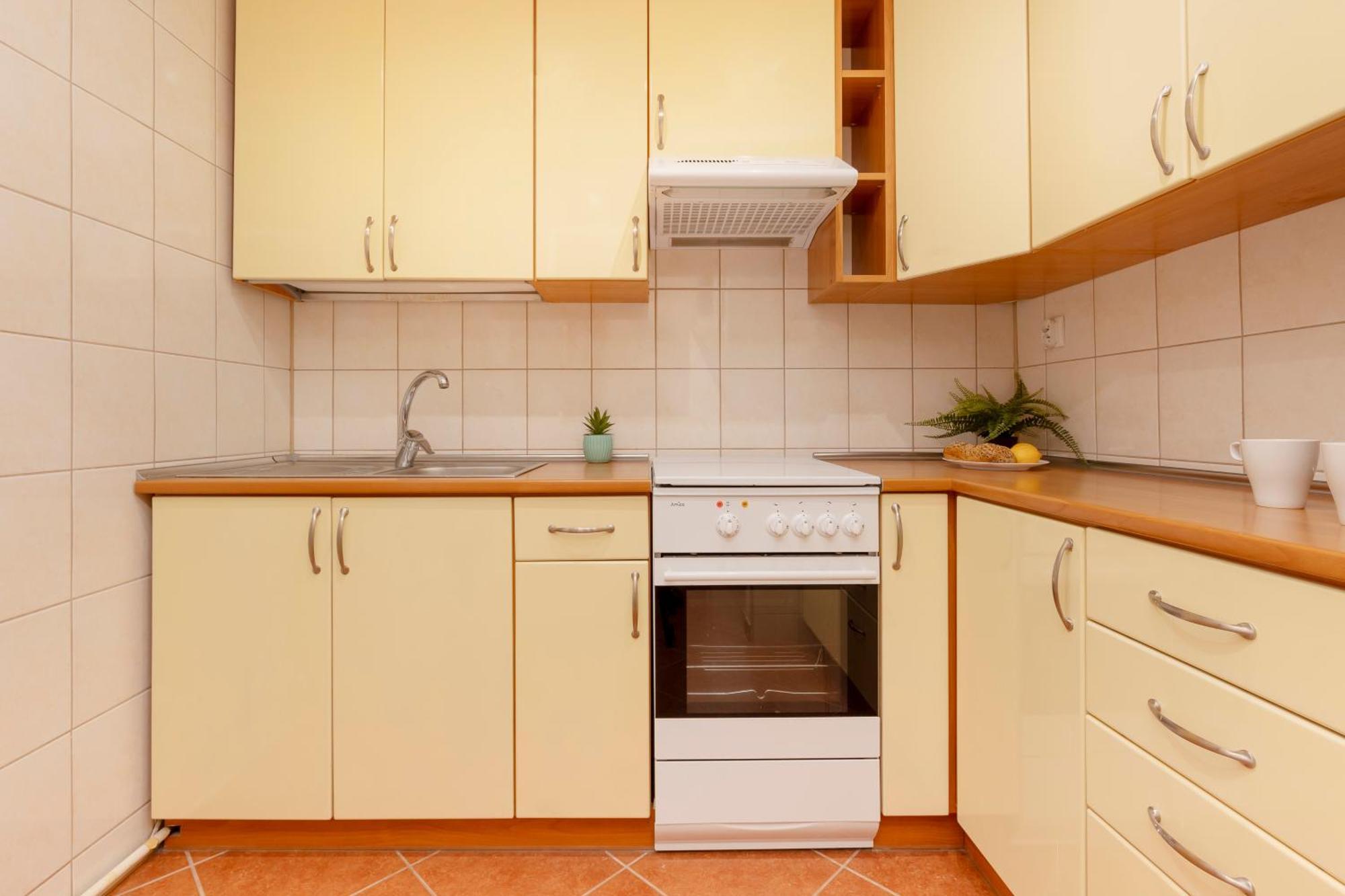 Apartment Bright & Cozy In The City Center By Renters *