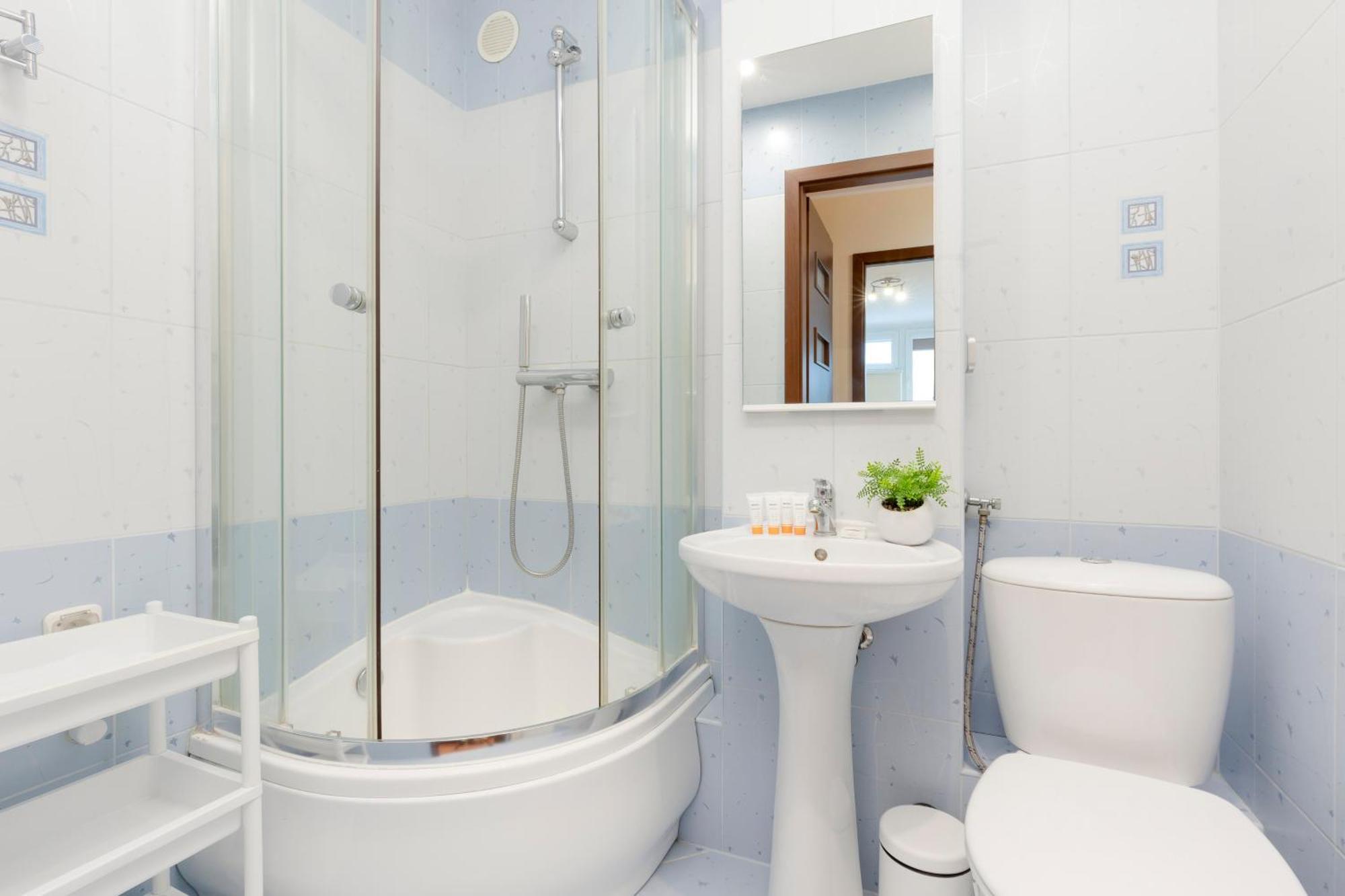 Bright & Cozy In The City Center By Renters Apartment *