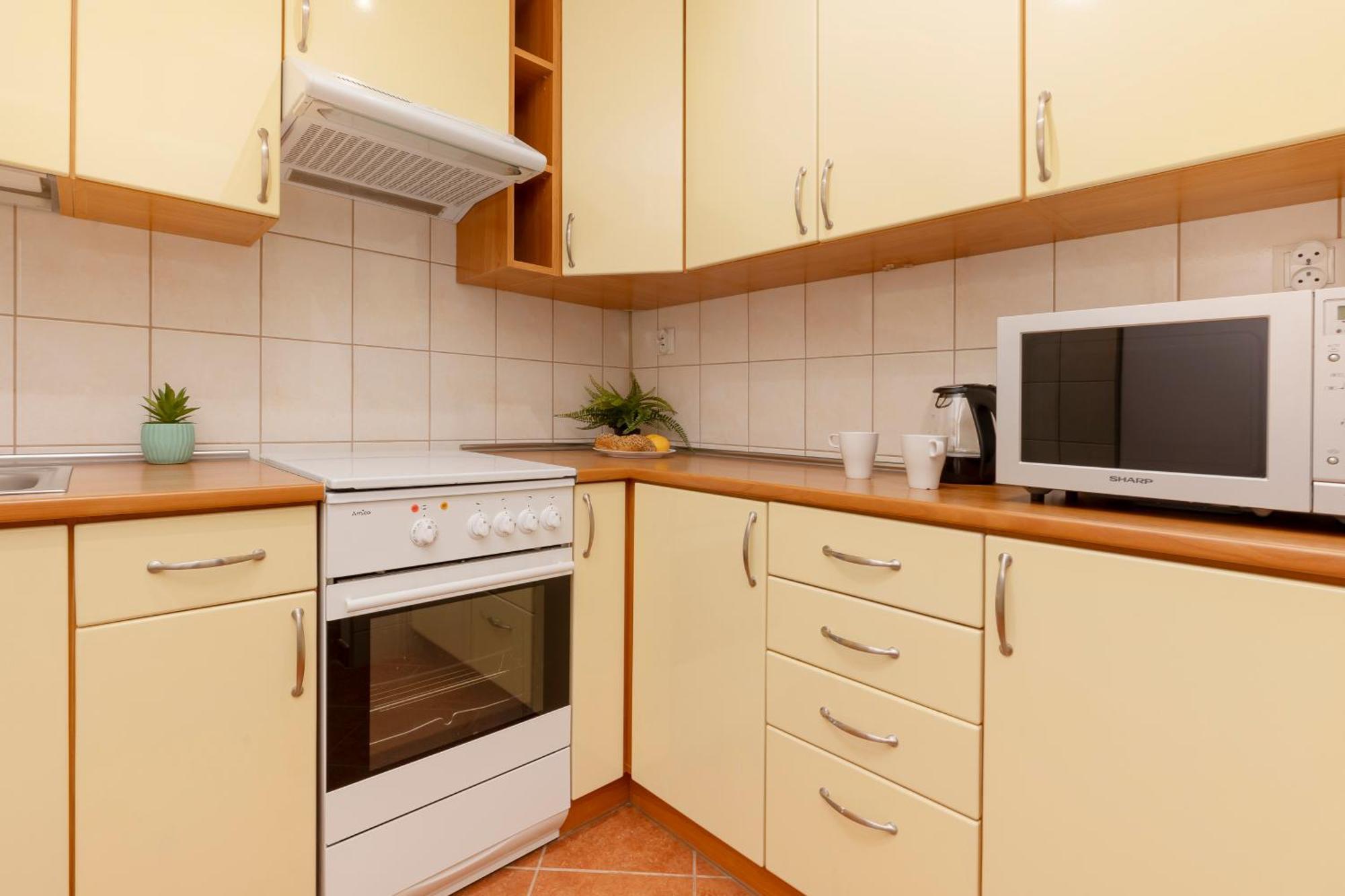Bright & Cozy In The City Center By Renters