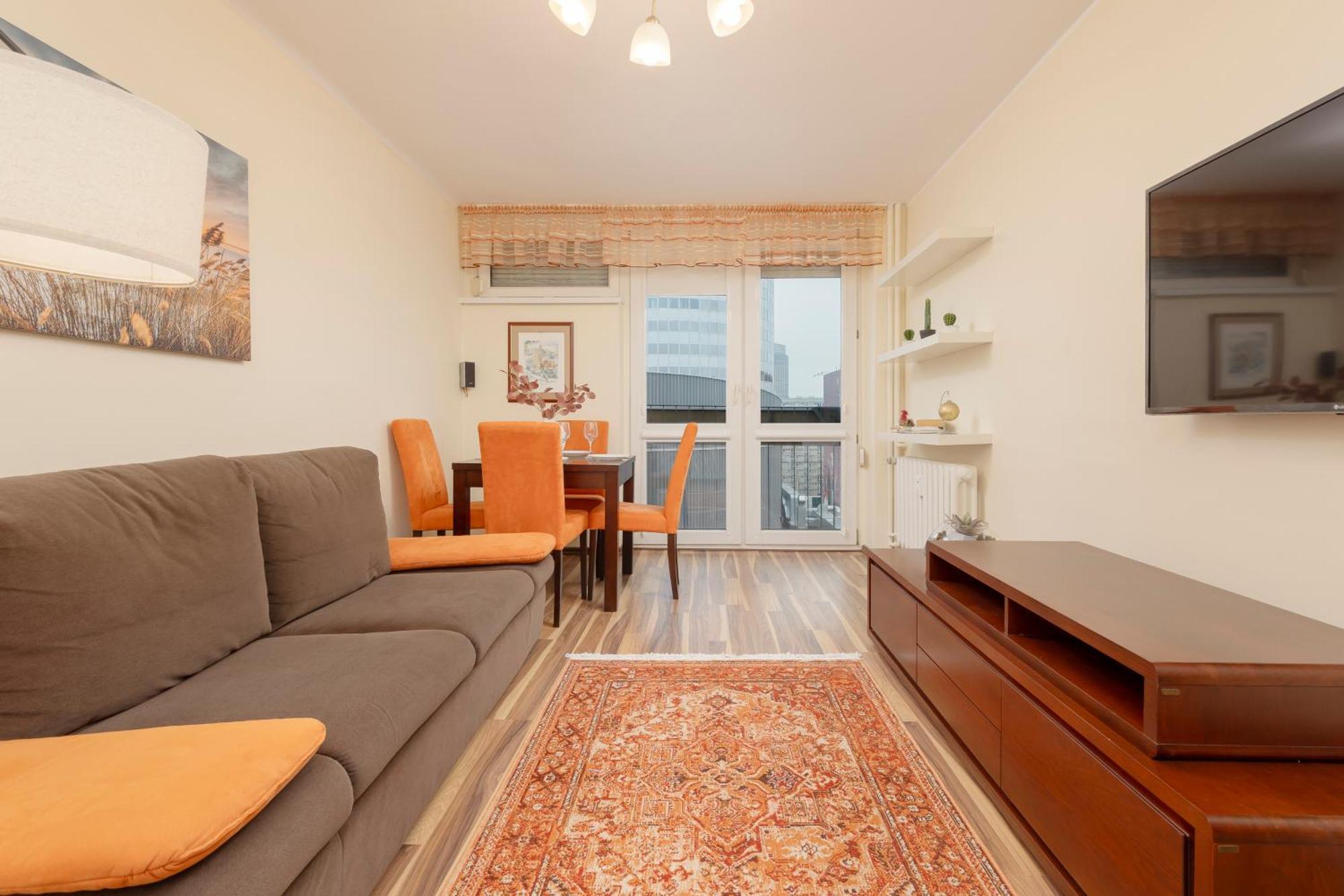 Căn hộ Bright & Cozy In The City Center By Renters *