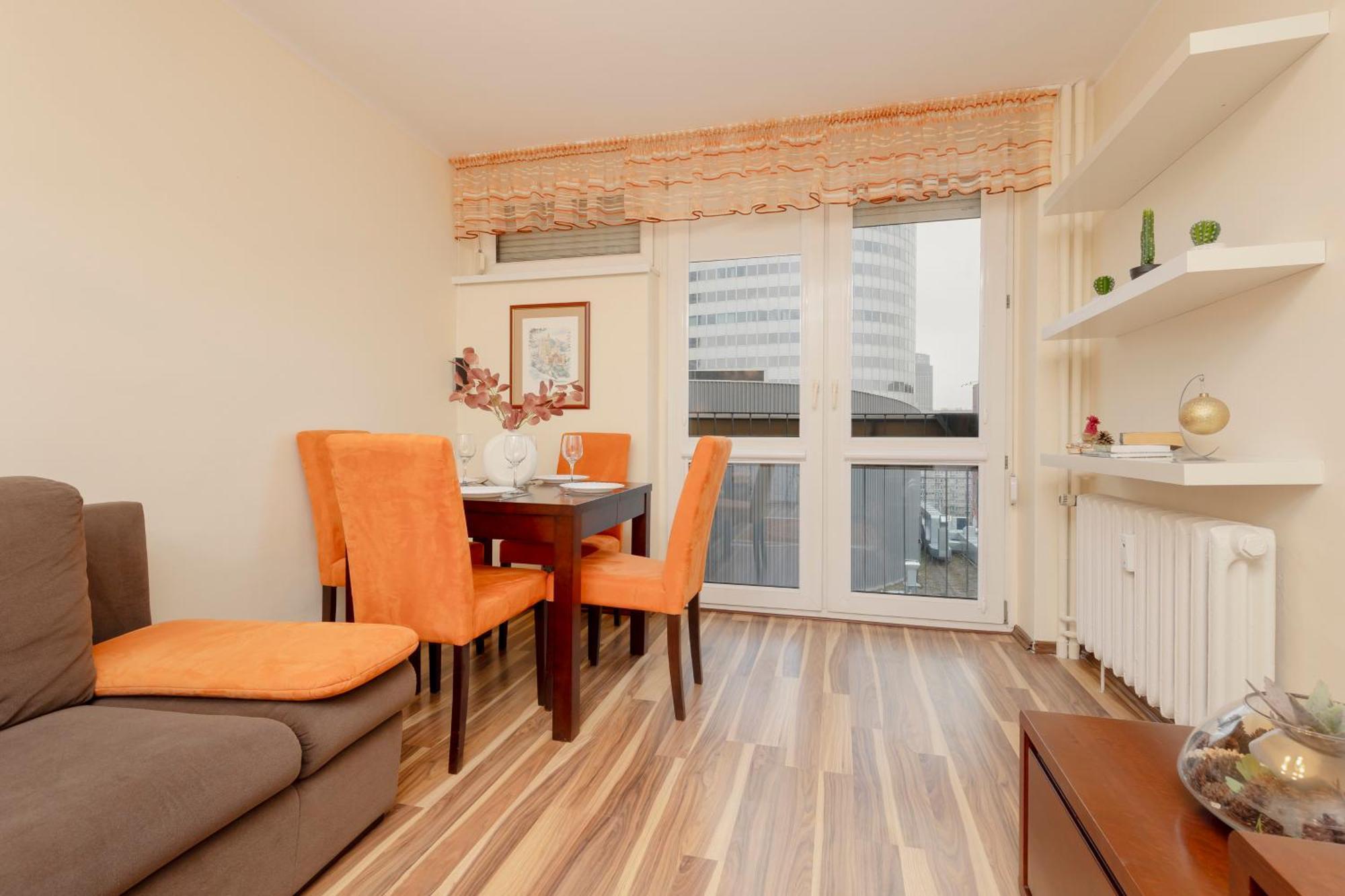 Bright & Cozy In The City Center By Renters Apartment Warsaw