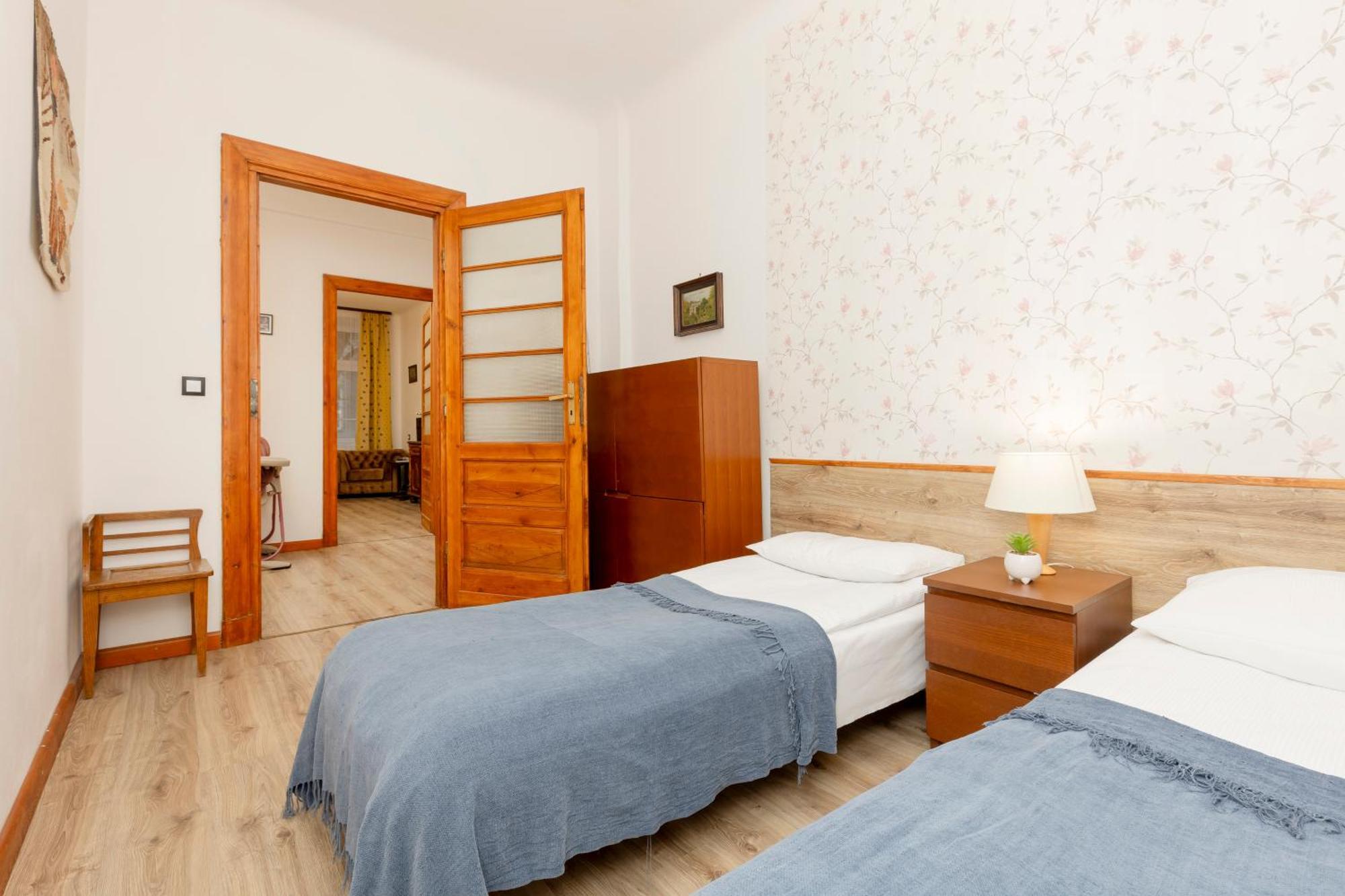 Vintage Praga By Renters Apartment