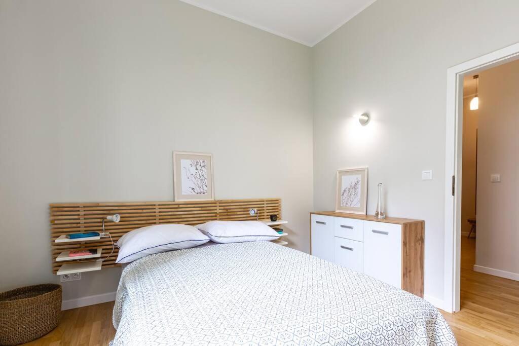 Bright And Cozy Near Park, With A Huge Terrace. *