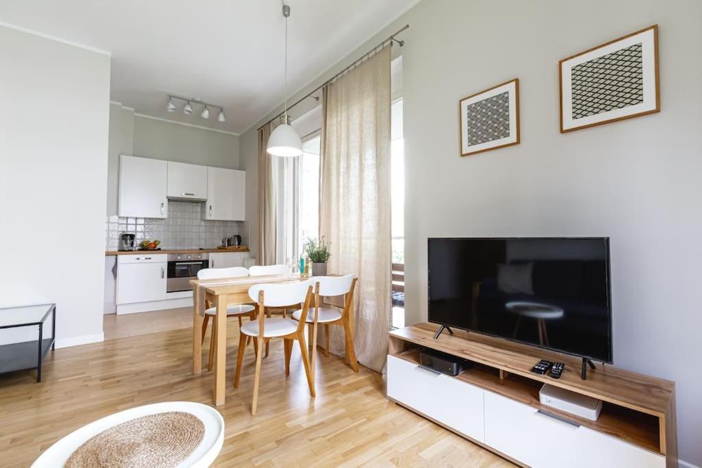 Apartamento Bright And Cozy Near Park, With A Huge Terrace. Varsóvia
