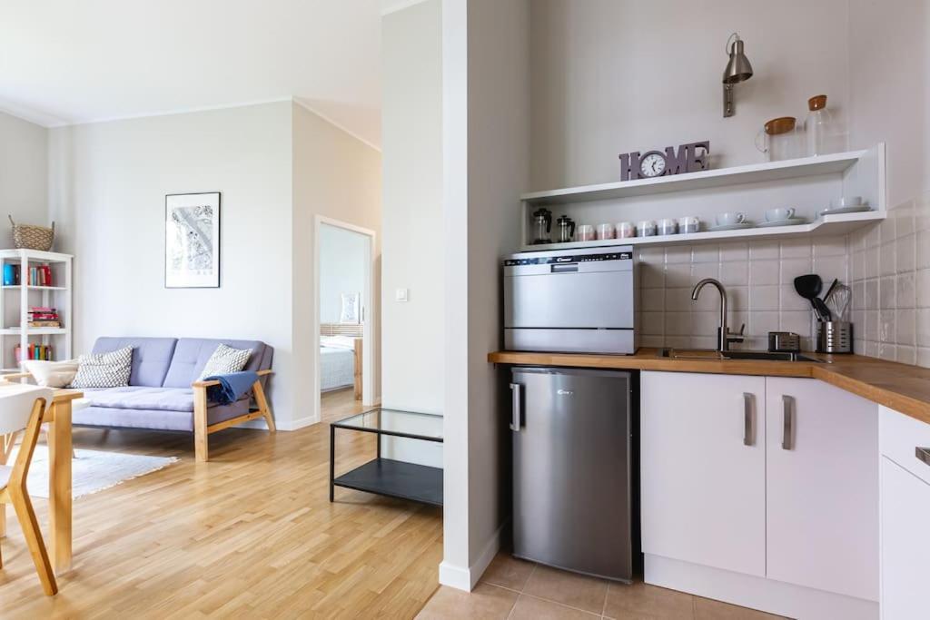 Bright And Cozy Near Park, With A Huge Terrace. *
