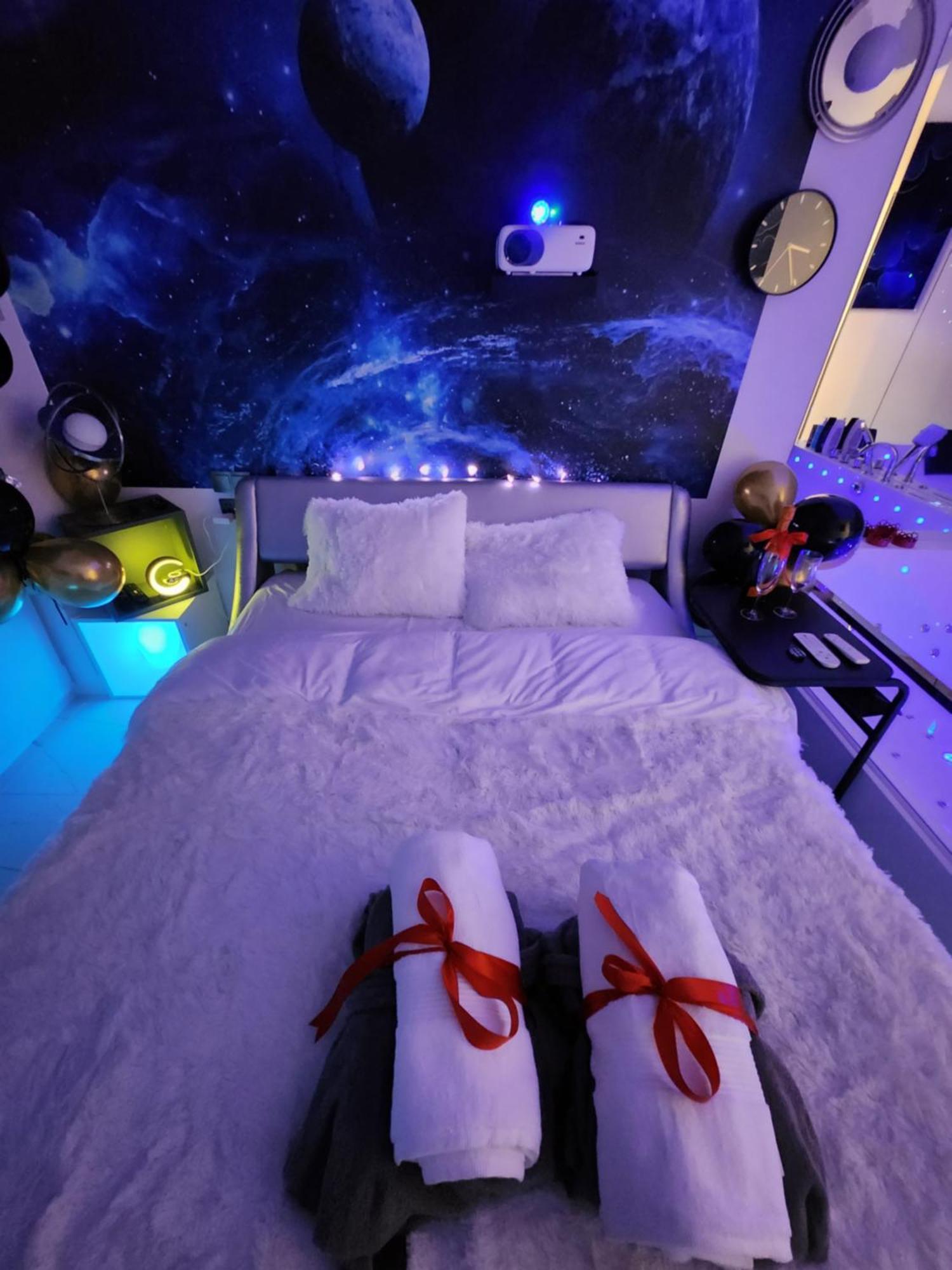 House: With Jacuzzi, Prosecco & Wellness Facilities Apartment Warsaw