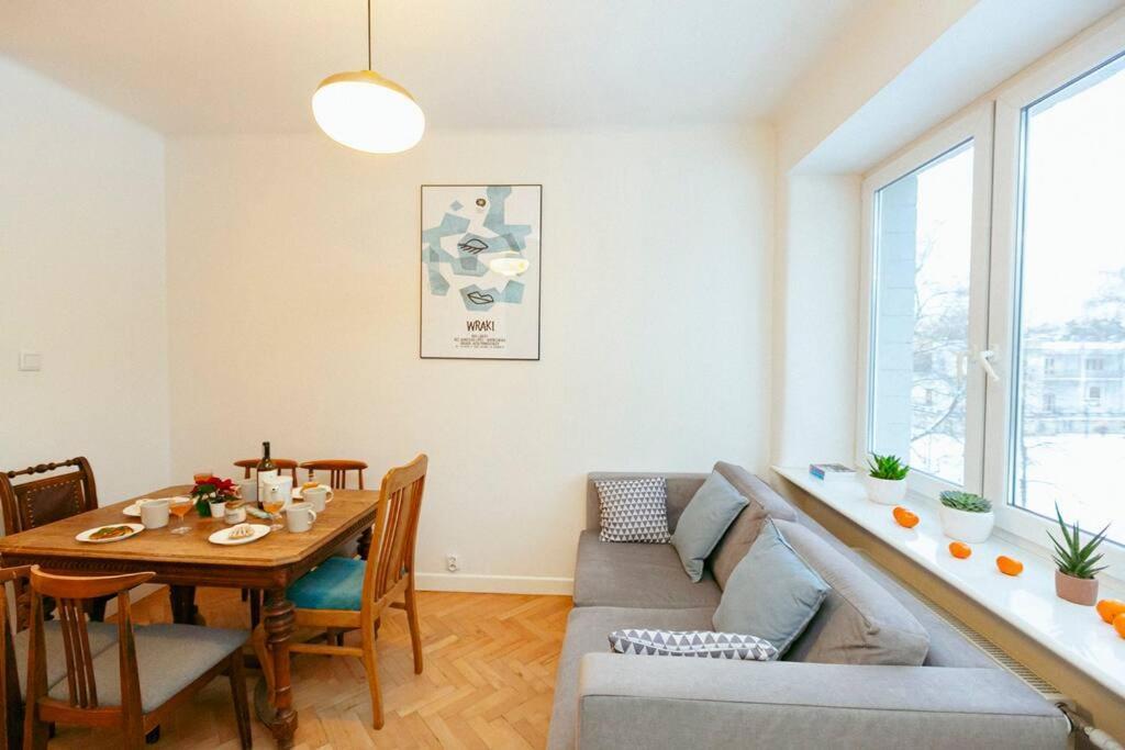 Apartment Bright And Elegant In The Area! Warschau