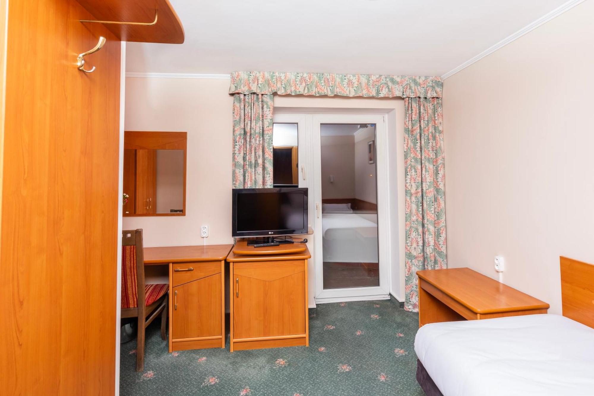 Victory Hotel