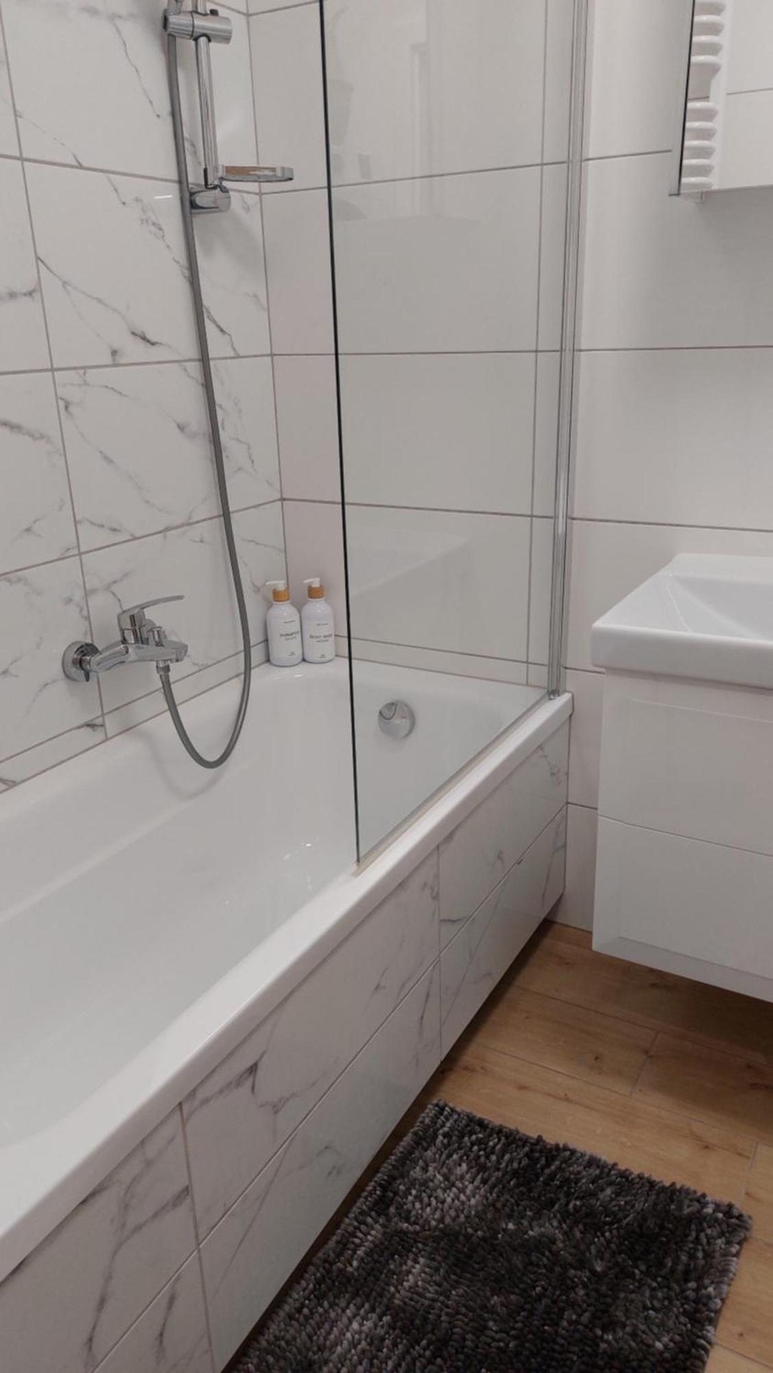 Zyczliwy Z Garazem Apartment *