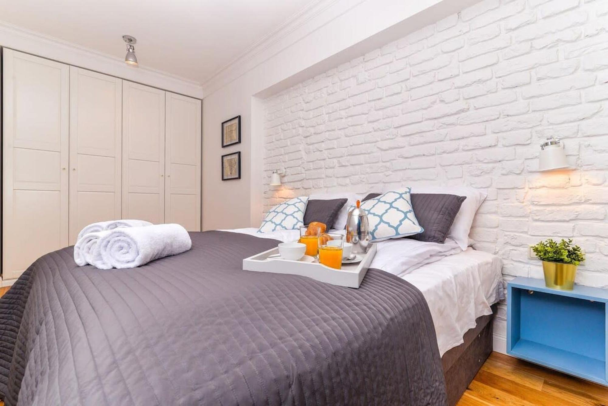 Apartment *