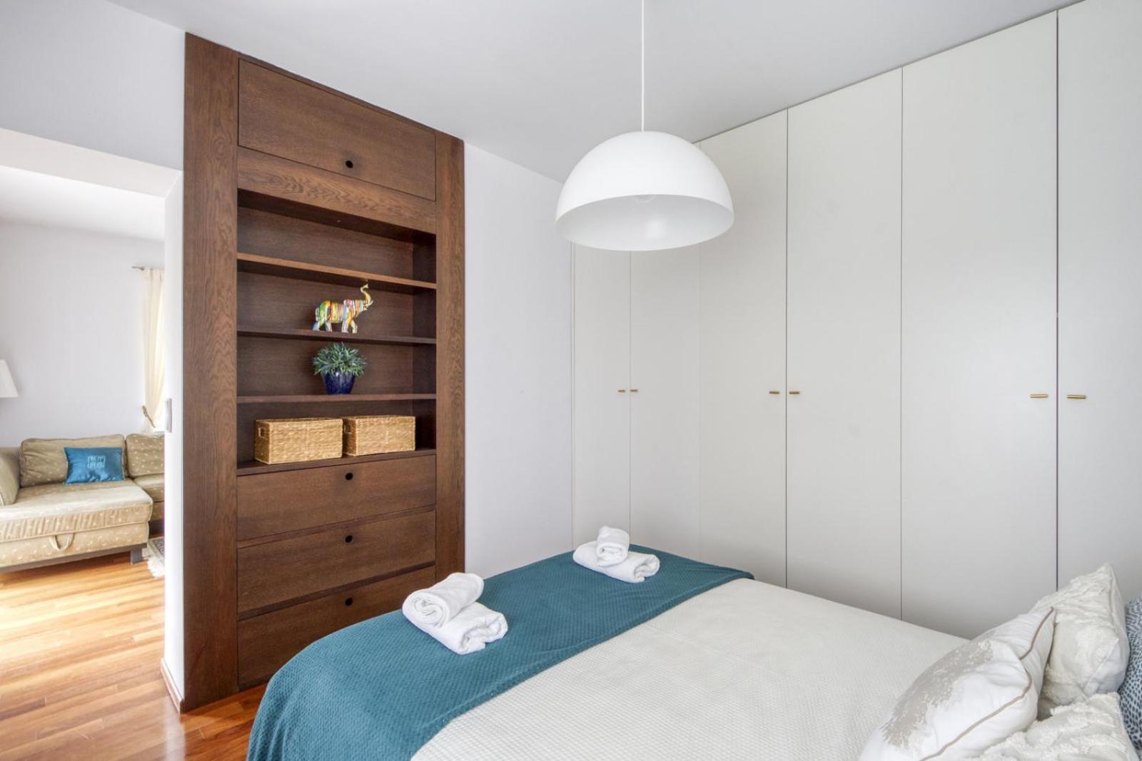 M&r Apartament: Airport-adjacent Business With Terrace Apartamento