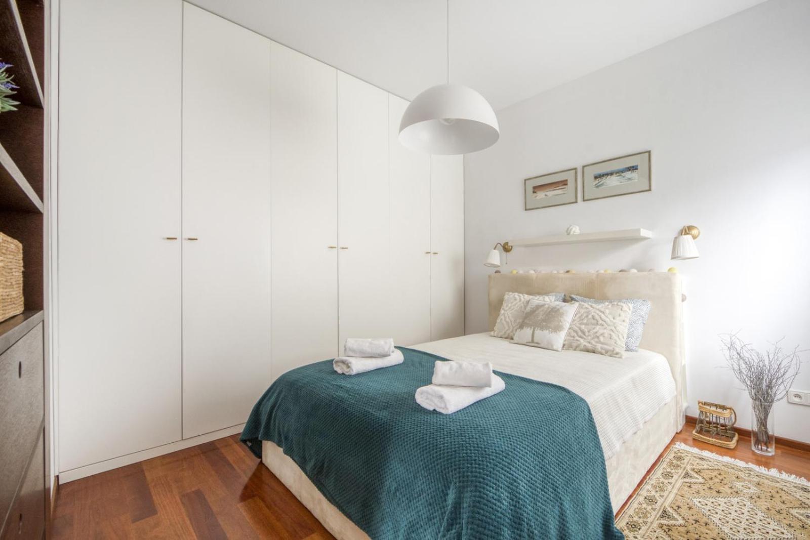 M&r Apartament: Airport-adjacent Business With Terrace