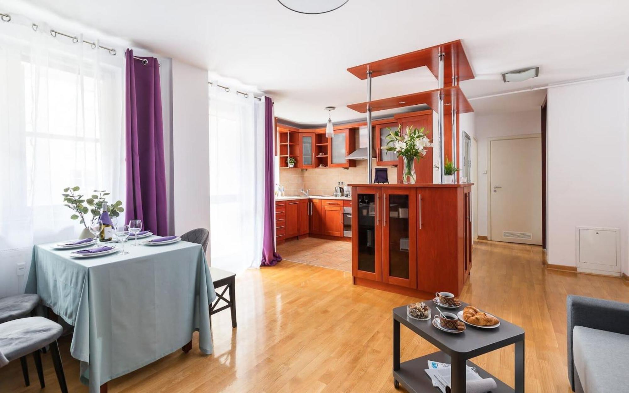 Elektoralna 12a - Colorful With Balcony By Renters Apartment *