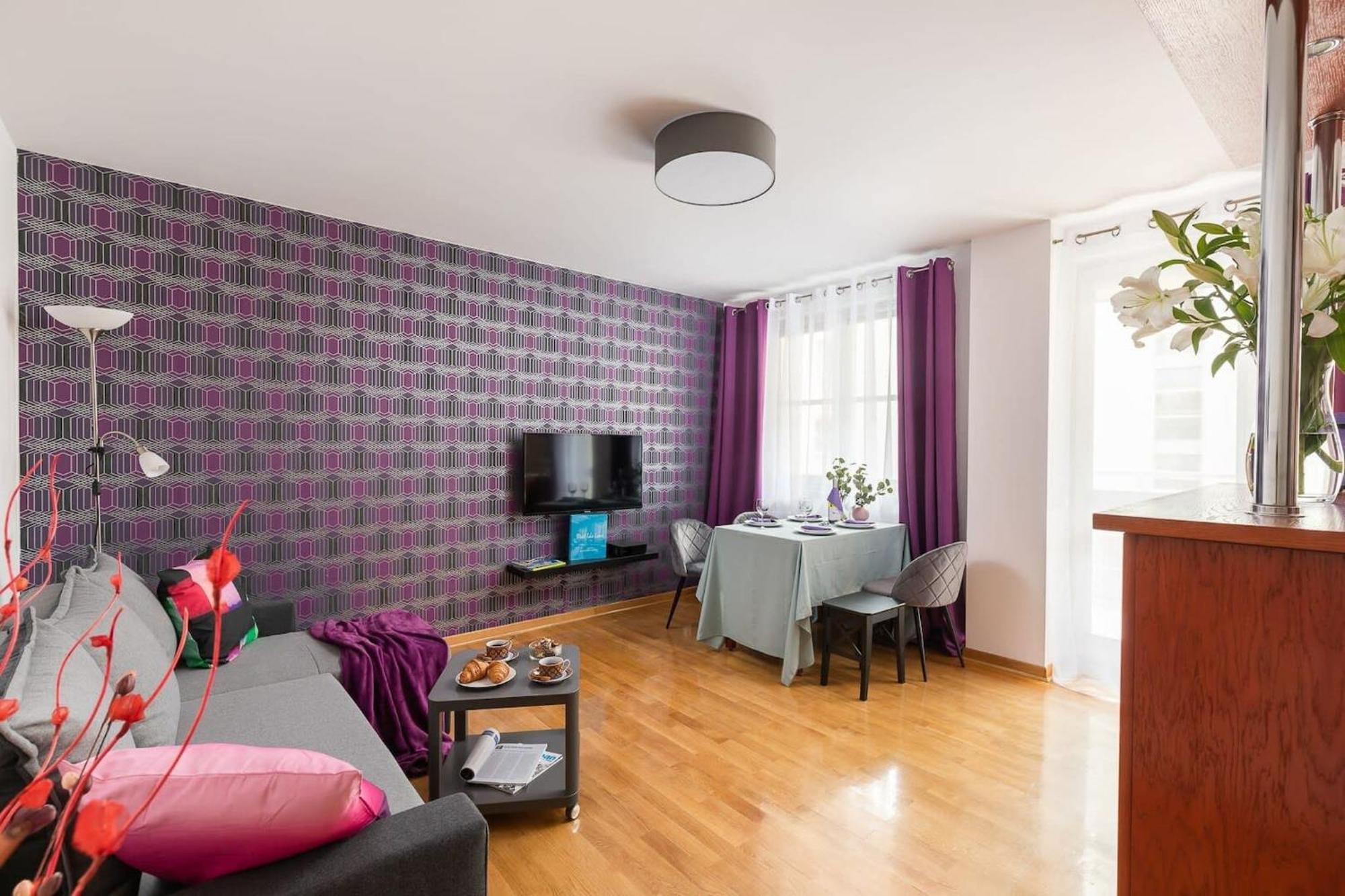 Elektoralna 12a - Colorful With Balcony By Renters Apartment Warsaw