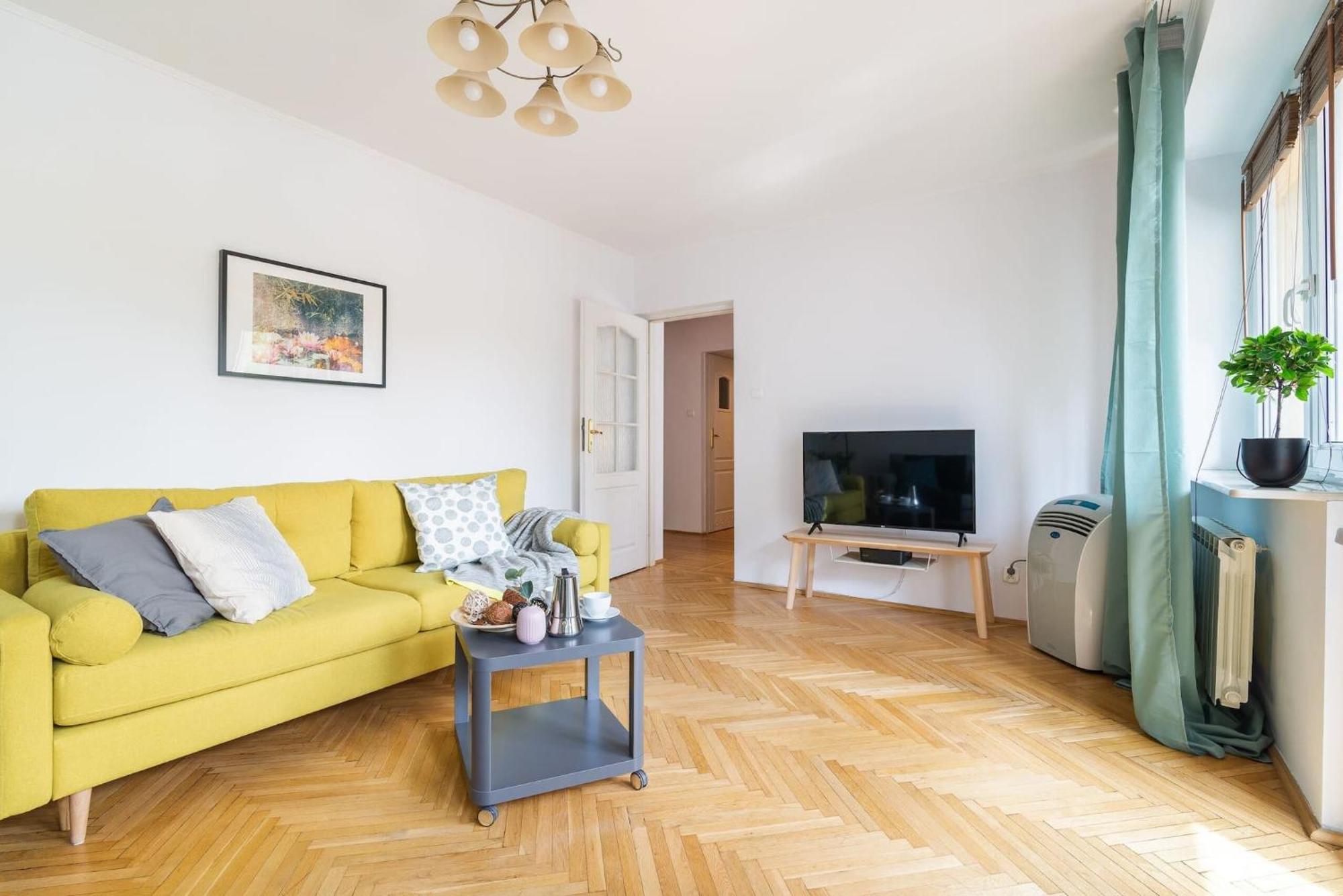 Smolna 8 - Warm With Balcony By Renters Apartament *