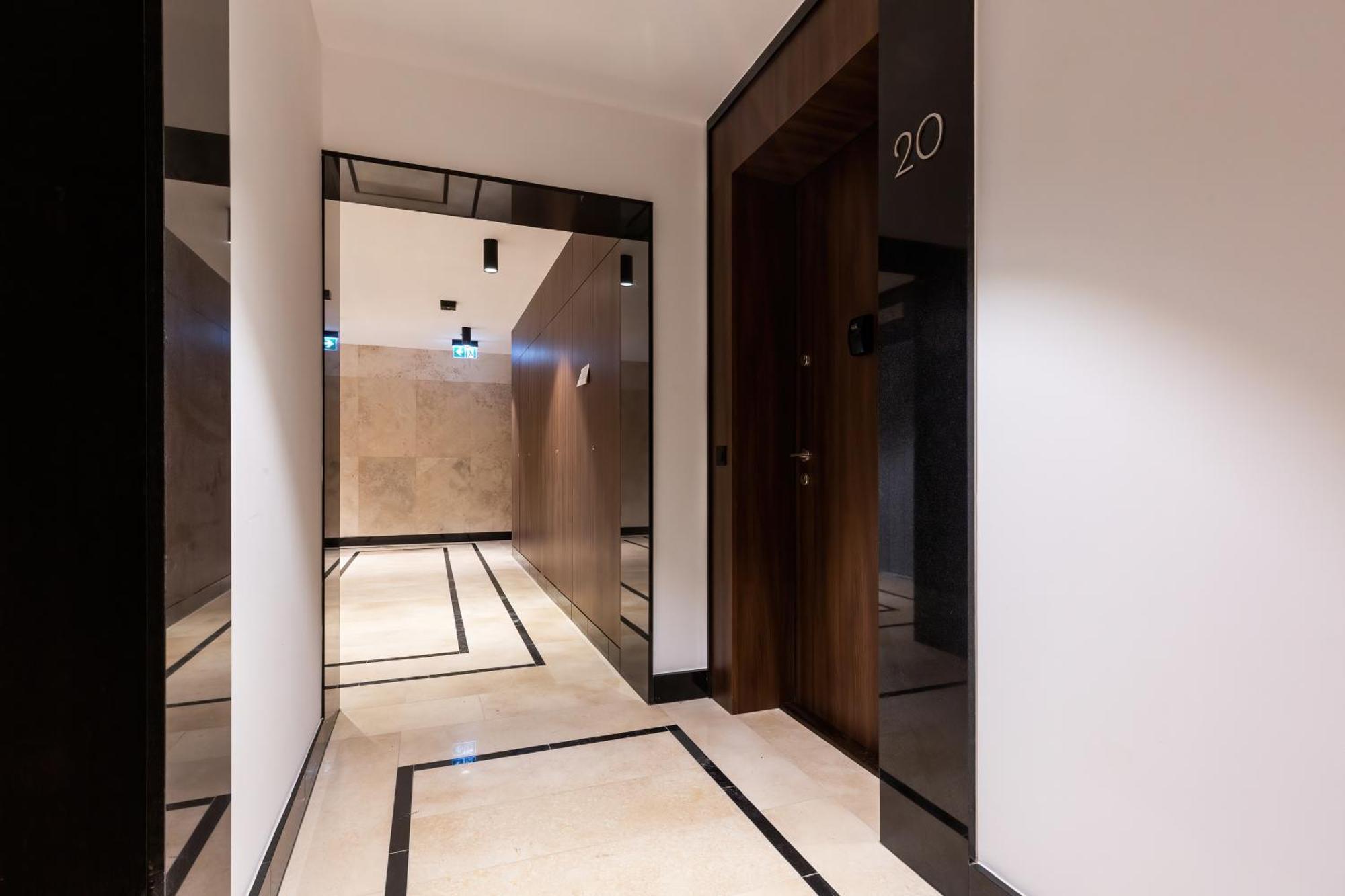 Royal Center Mennica By Renters