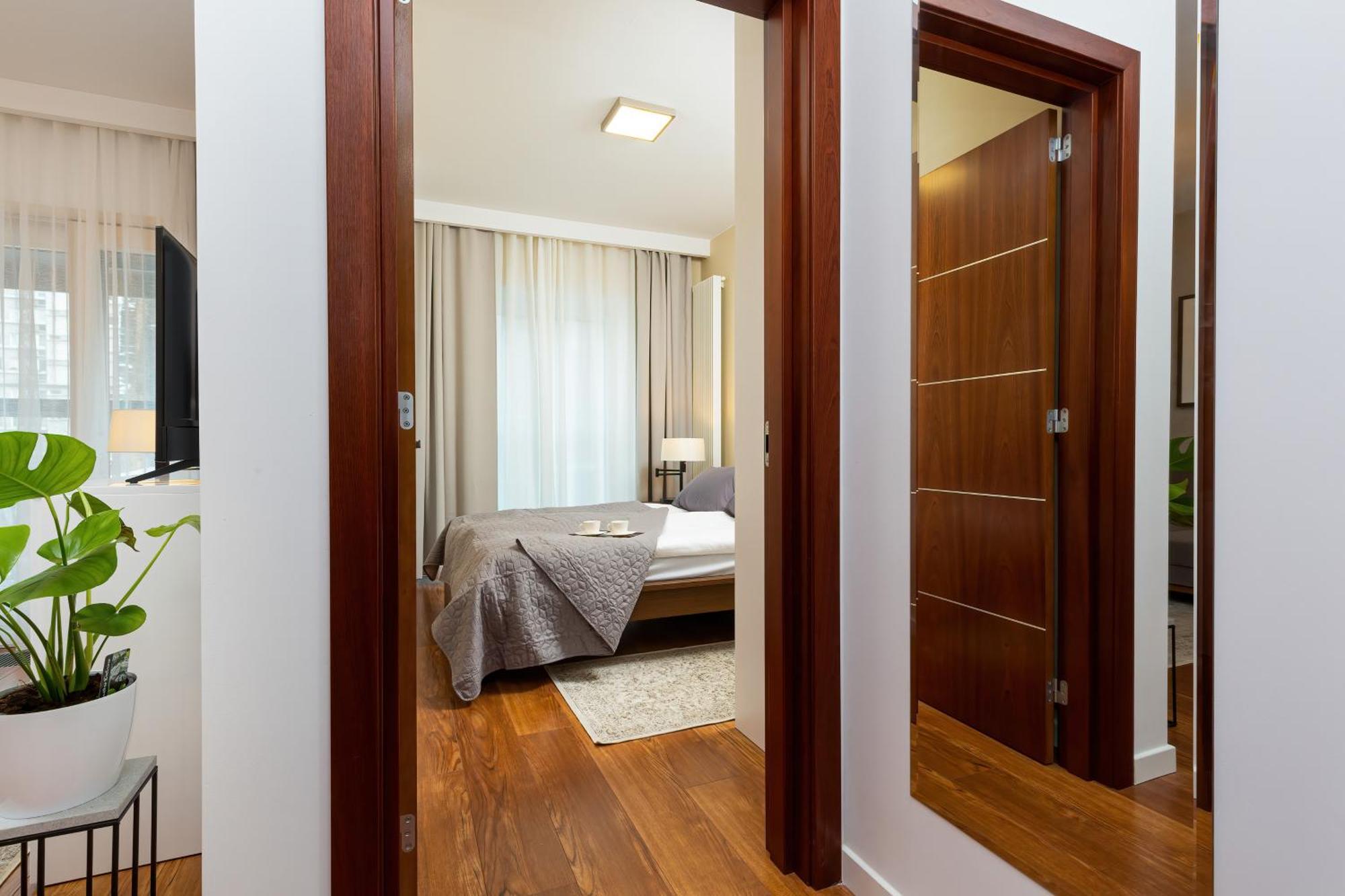 Royal Center Mennica By Renters *