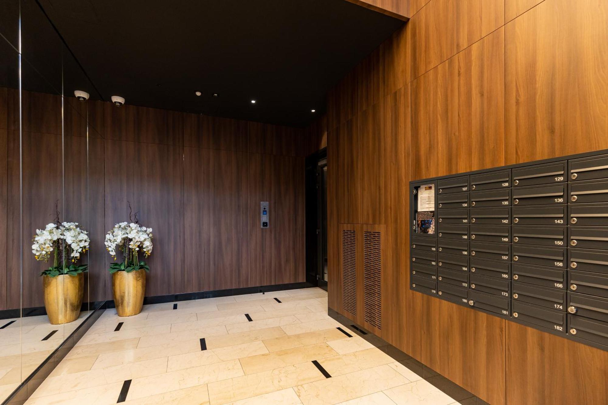 Mennica Lux City Centre By Renters Prestige