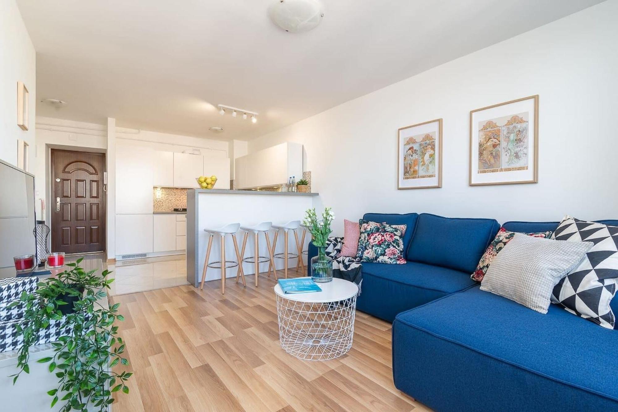 Căn hộ Navy Aesthetic With Balcony By Renters